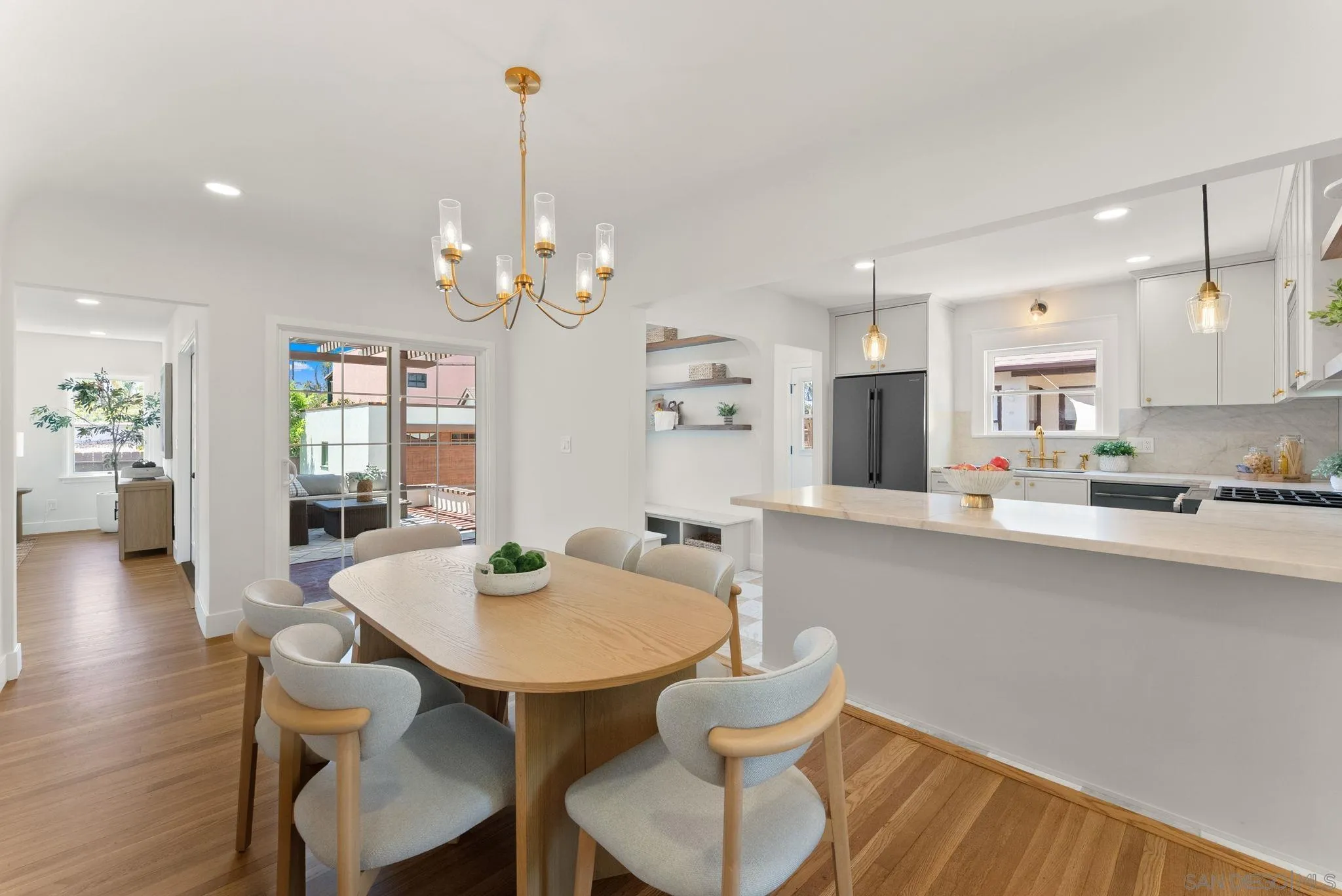 https://cdn.realtyfeed.com/cdn/127/260018989/89410cef3d1940ecbc6bfbce55b5977c.webp