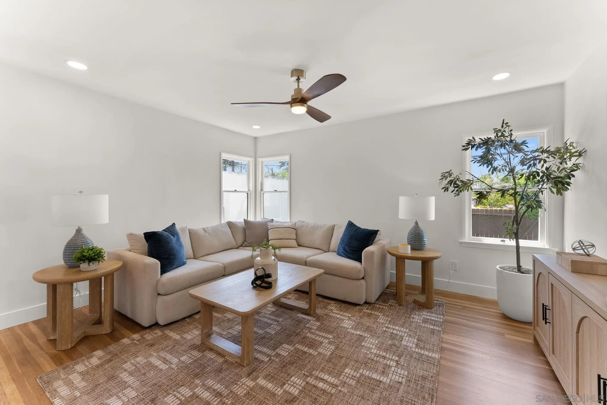 https://cdn.realtyfeed.com/cdn/127/260018989/8c547eb6961d5ce48b0e75d2127c43b8.webp