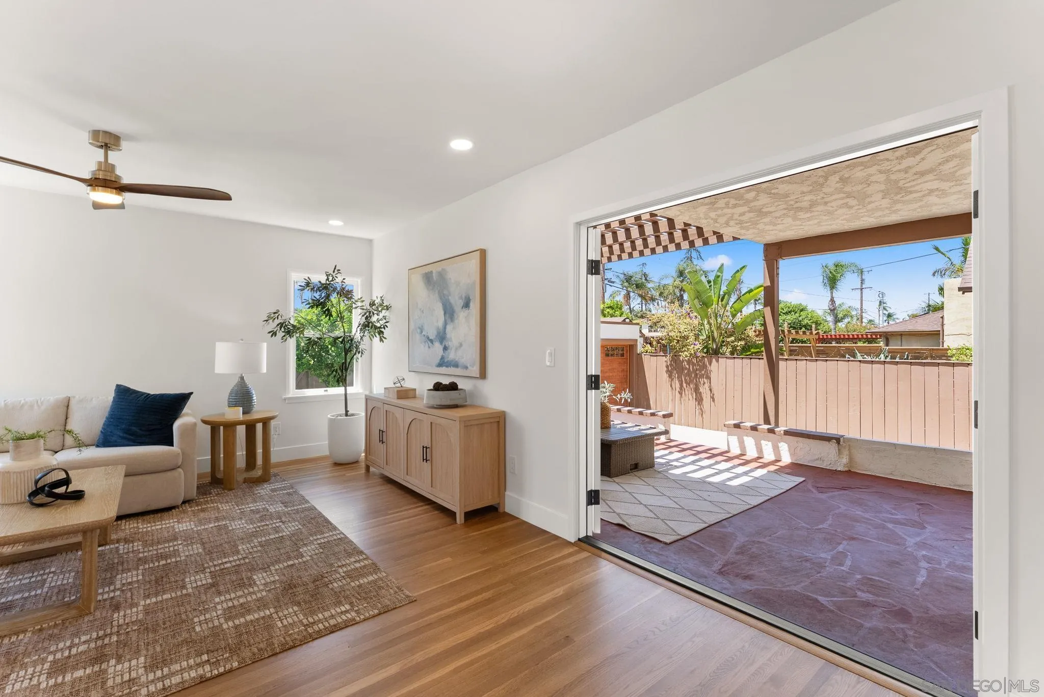 https://cdn.realtyfeed.com/cdn/127/260018989/8d952d900e3d146a5557e6fae9418a1b.webp