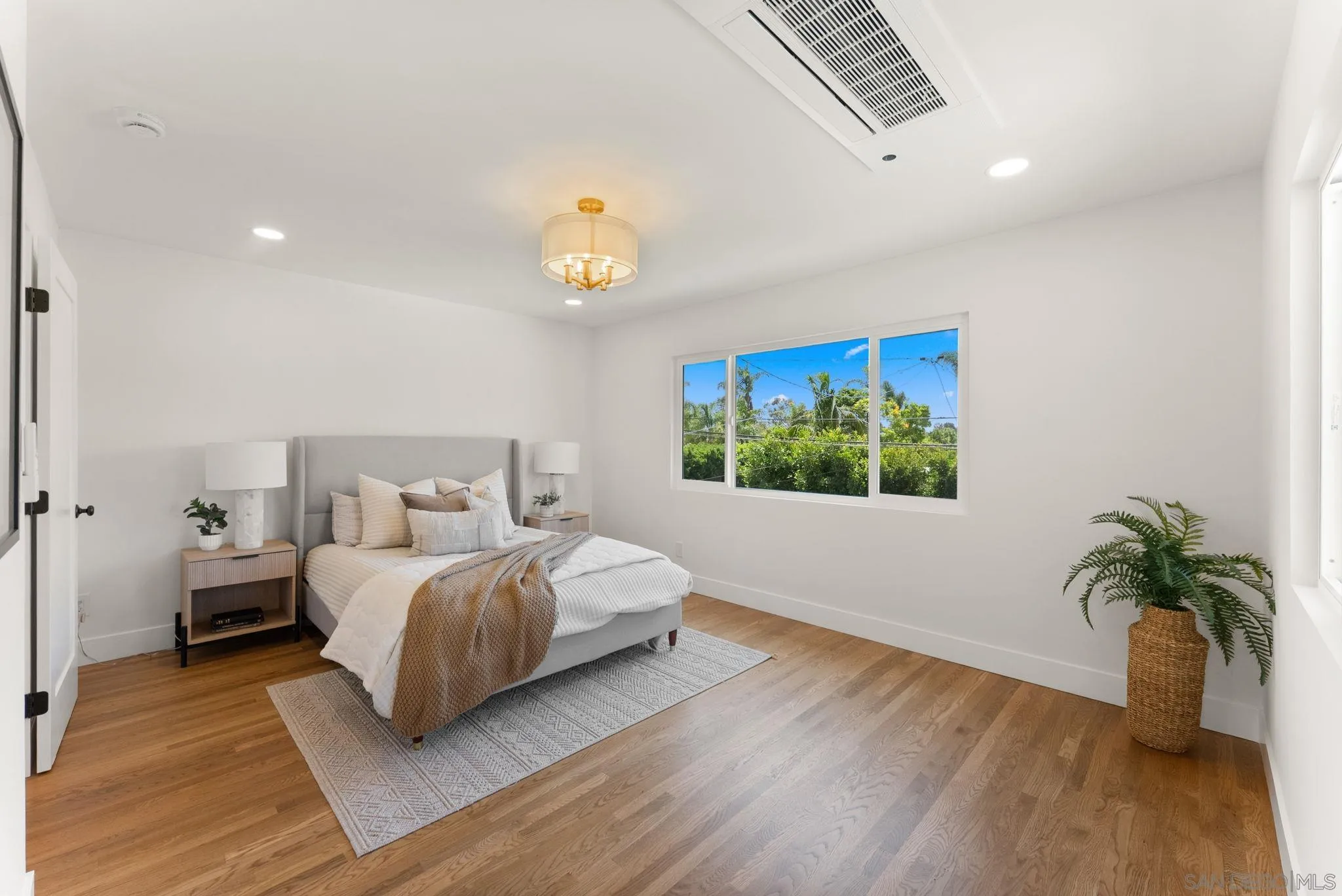 https://cdn.realtyfeed.com/cdn/127/260018989/c173d78bf046a27e6c9d00e6149f71a6.webp