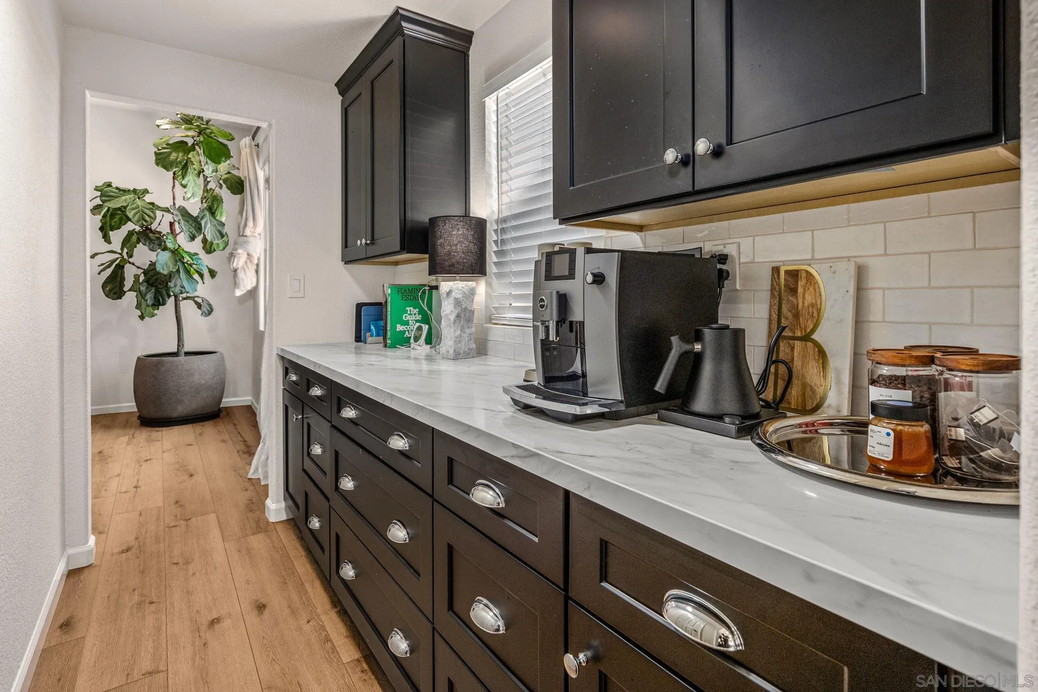 https://cdn.realtyfeed.com/cdn/127/260018991/4214dee049f5cf6fa4d03f543b47eafb.webp