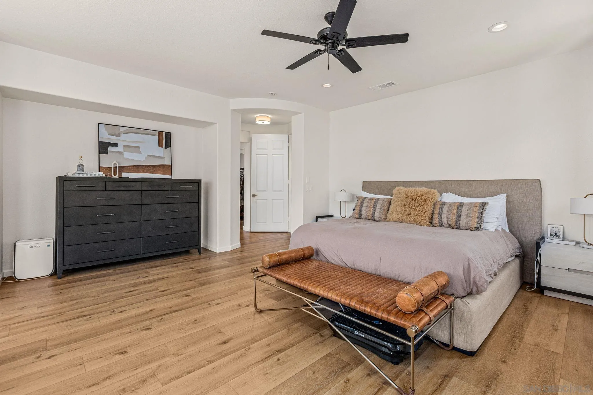 https://cdn.realtyfeed.com/cdn/127/260018991/ec042fcd121c8ab22370cb8542b19ae0.webp