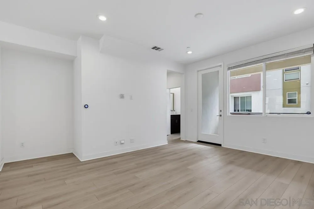 Photo #7: 260018993 Listing: Photo #7