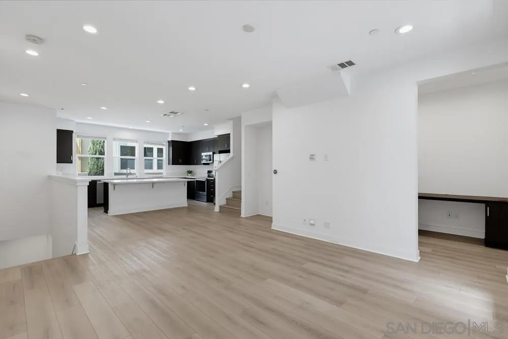 Photo #13: 260018993 Listing: Photo #13