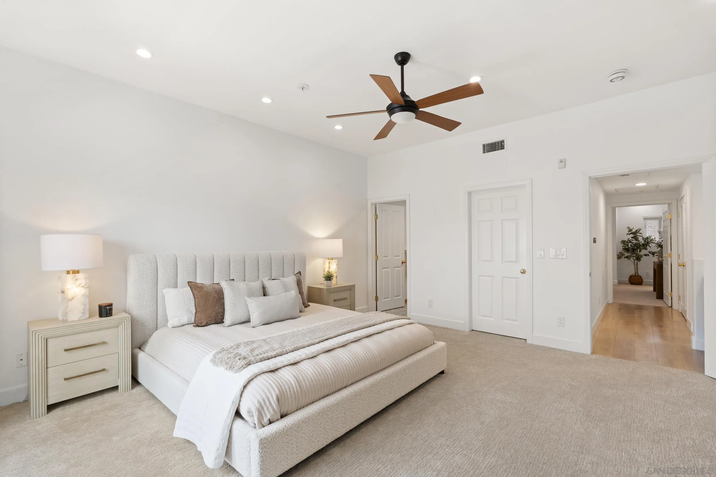 https://cdn.realtyfeed.com/cdn/127/260018996/32e7cf49c5c24b7d124b798146f2787c.webp