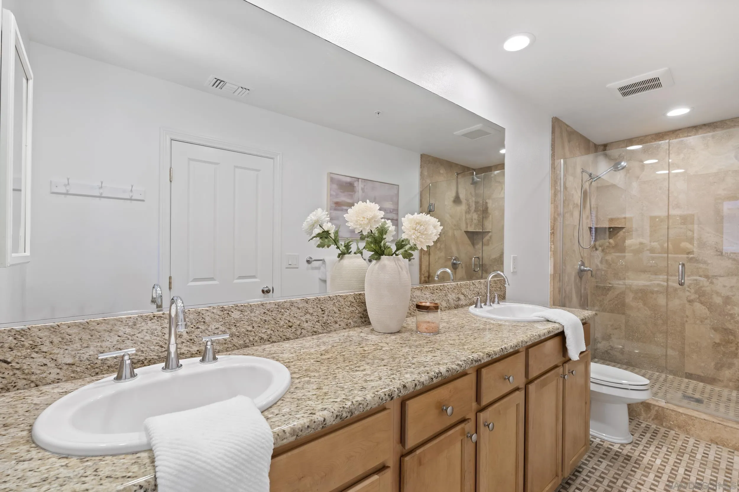 https://cdn.realtyfeed.com/cdn/127/260018996/508df0e1b22308259f4ff5474e6175e7.webp