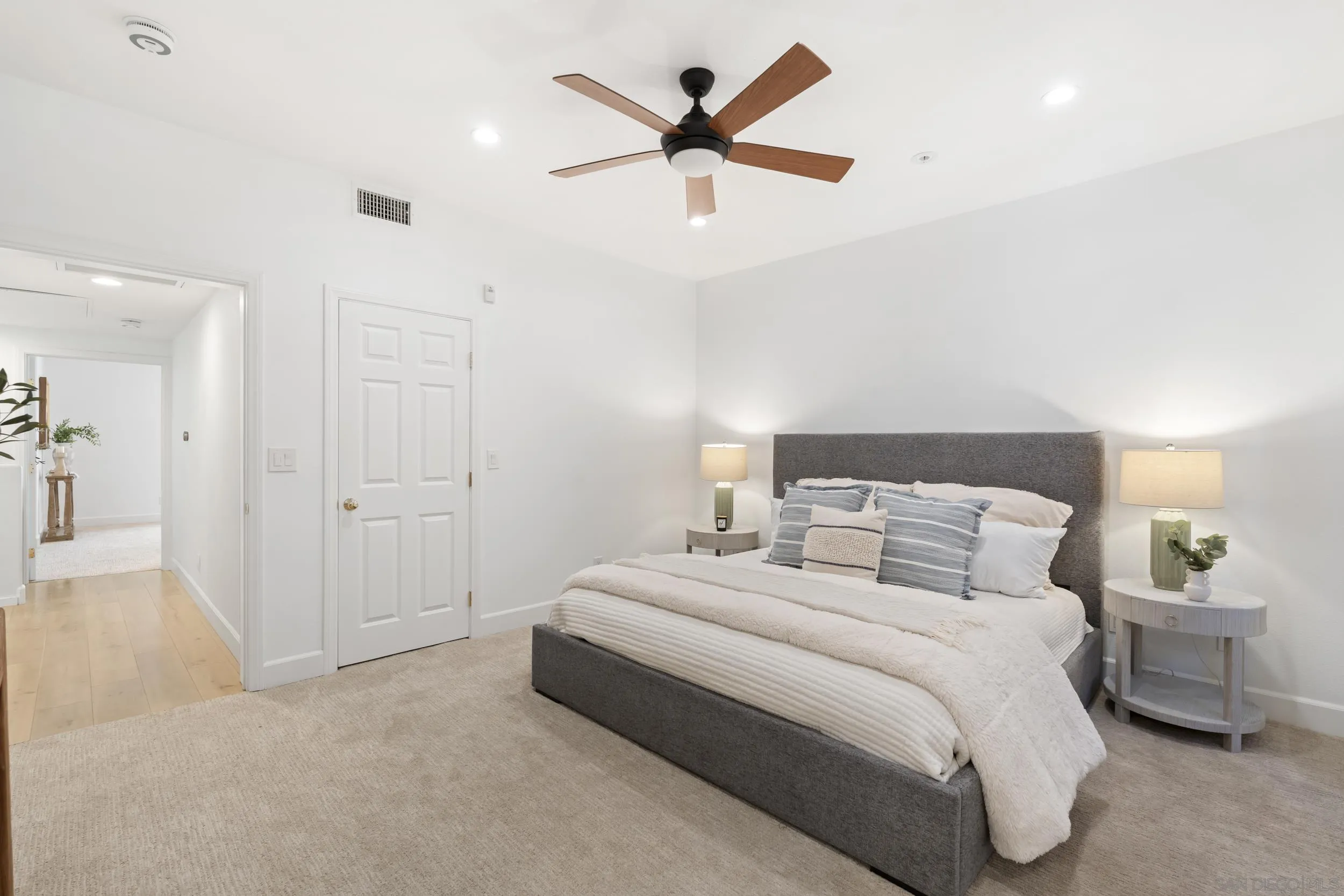 https://cdn.realtyfeed.com/cdn/127/260018996/7fcab511a160e145f5aef432dcfe3b1d.webp