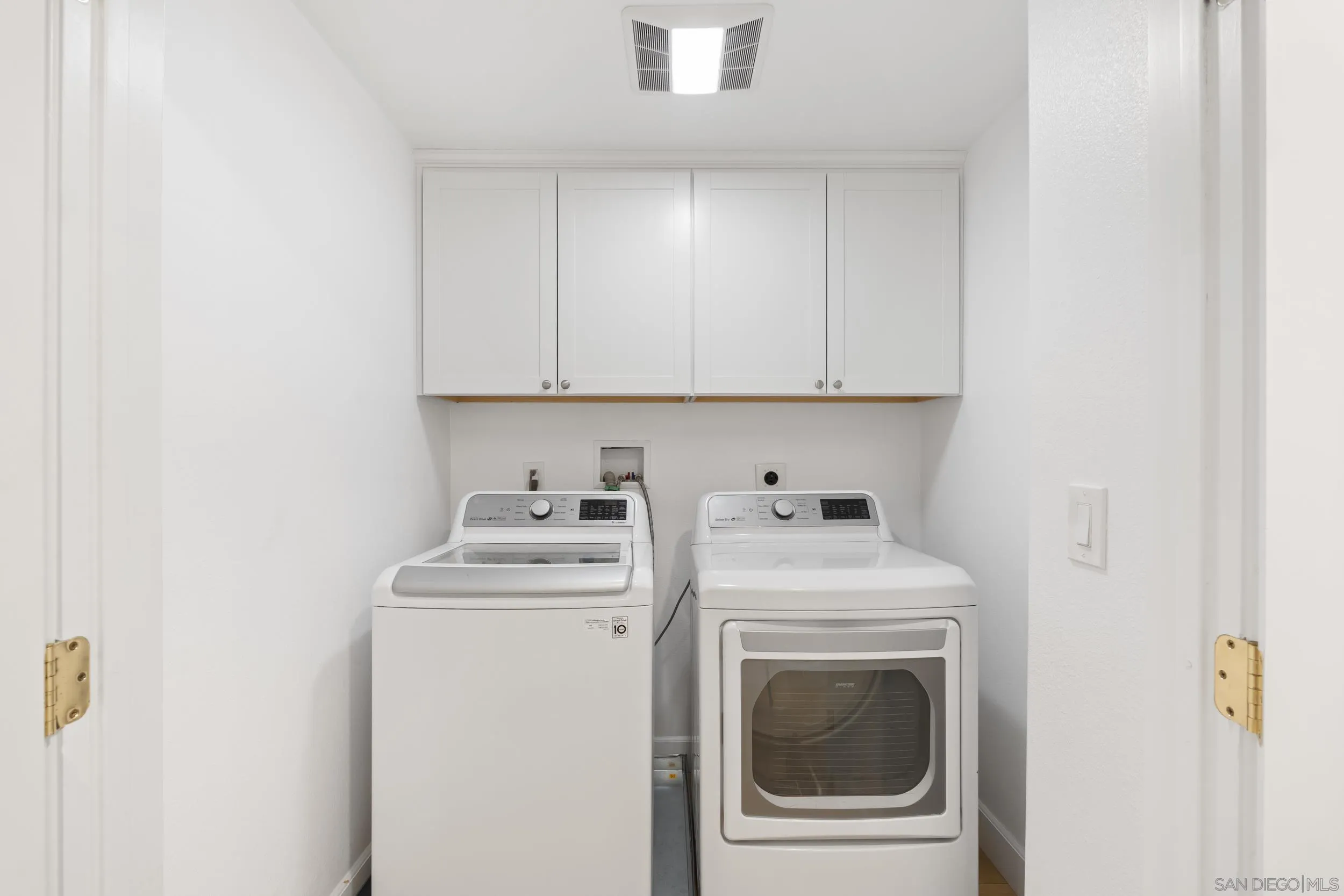 https://cdn.realtyfeed.com/cdn/127/260018996/aff9b4e0827d48d95a08d682f9fe5614.webp