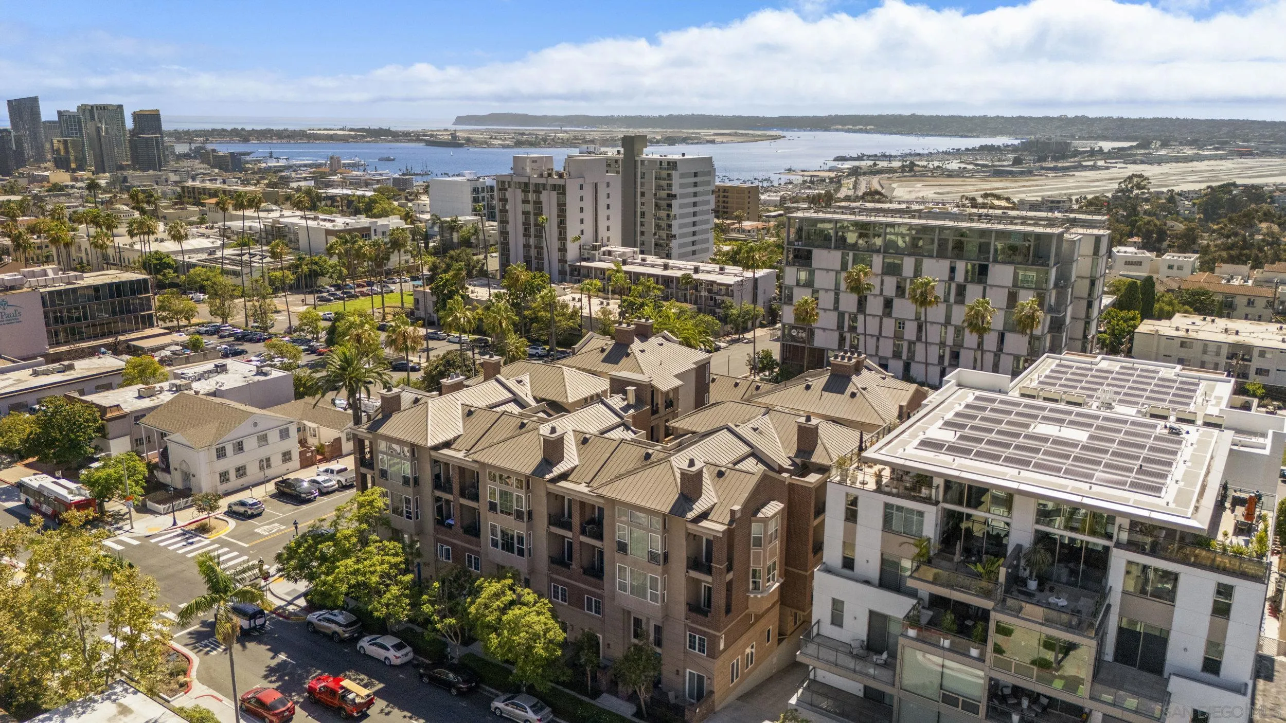 https://cdn.realtyfeed.com/cdn/127/260018996/f68bc526e8f4325124dd34a4fd885f45.webp