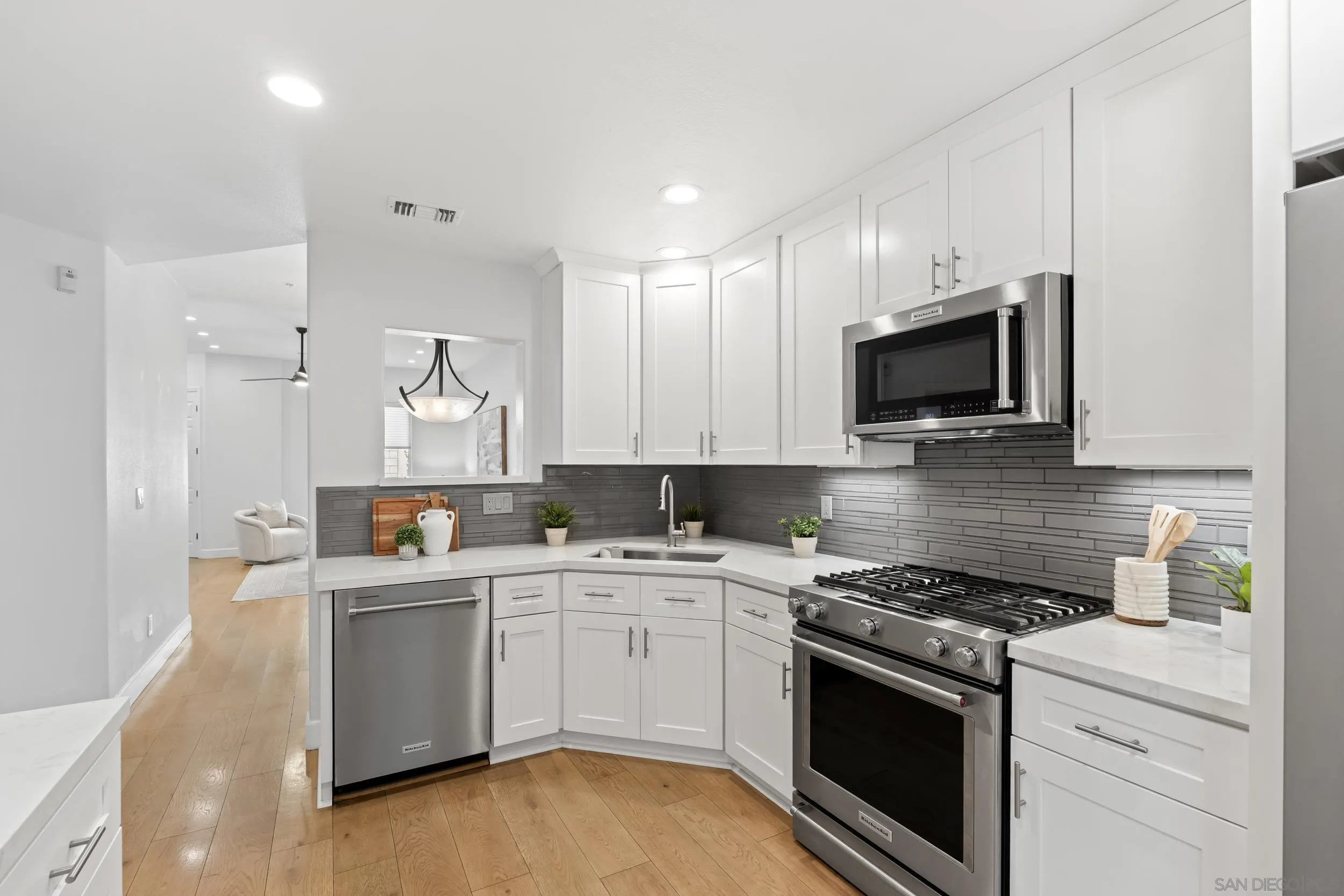 https://cdn.realtyfeed.com/cdn/127/260018996/fc37693a5ee41ff2921a6f534edf9913.webp