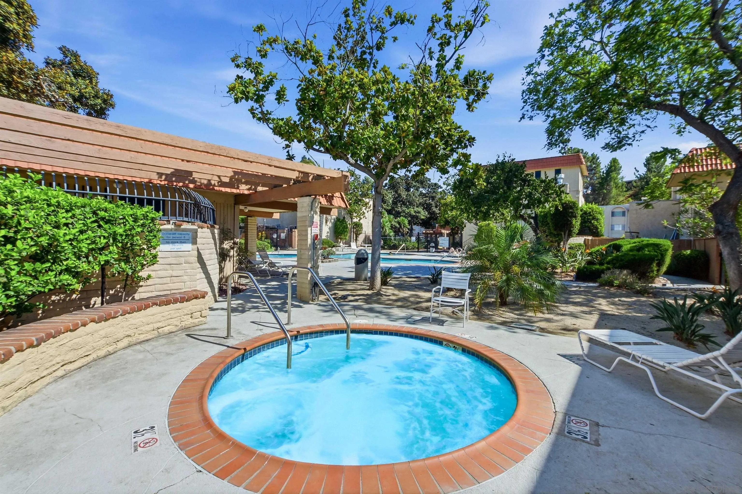 https://cdn.realtyfeed.com/cdn/127/260019004/2dc91d74e09882eb9e0d8bbc55c49b39.webp