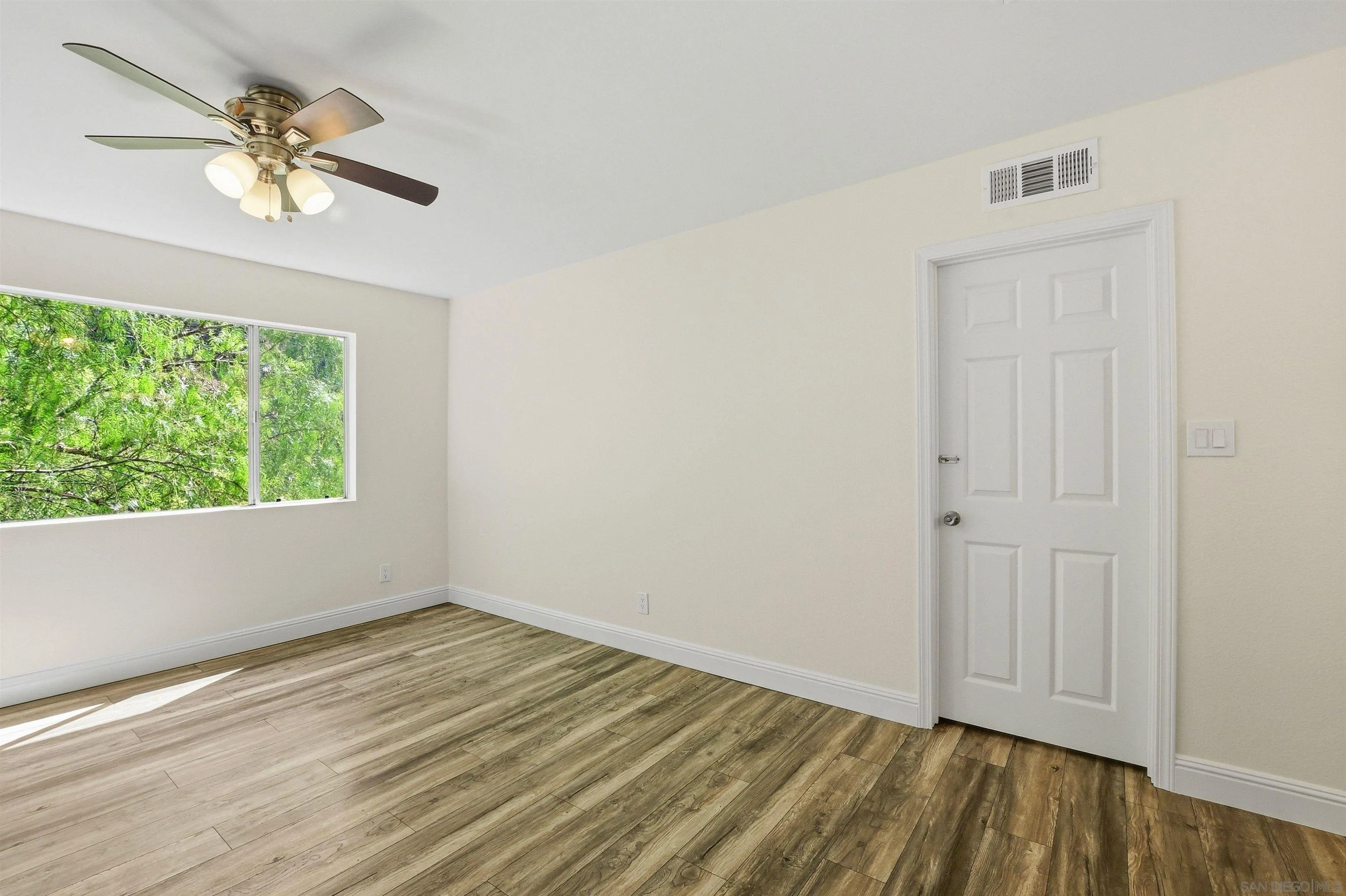 https://cdn.realtyfeed.com/cdn/127/260019004/4767581d1385ffad2e55d06ab4bae431.webp