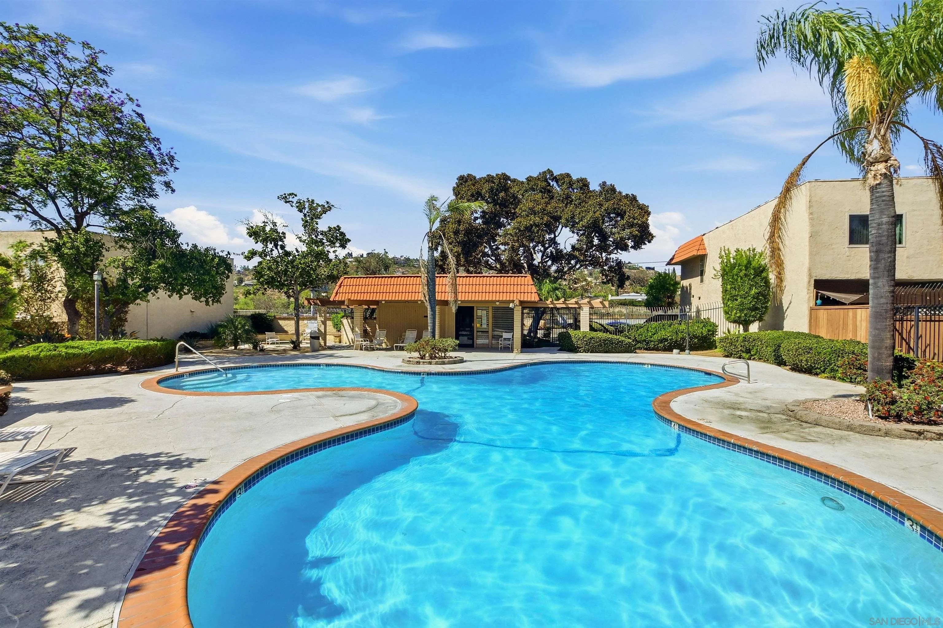 https://cdn.realtyfeed.com/cdn/127/260019004/4dc5e14c5f8cf6605f2fbdd3f2b4672c.webp