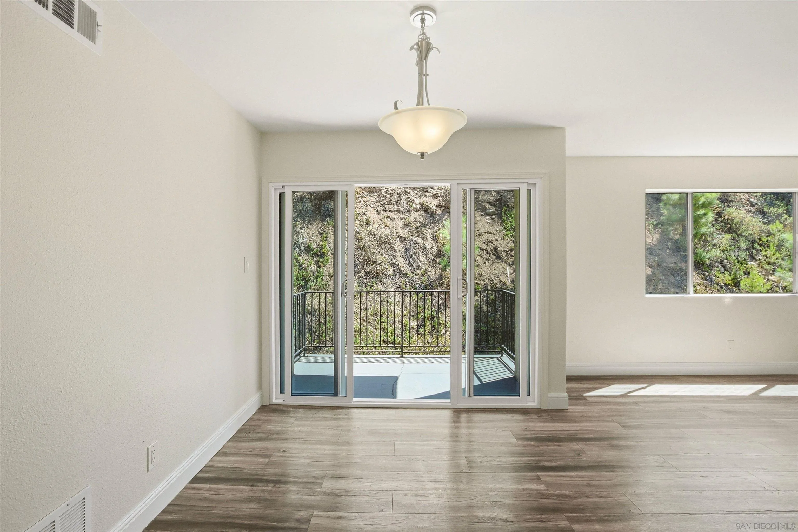 https://cdn.realtyfeed.com/cdn/127/260019004/5d430e74bca2f633163f84c1e9410a8c.webp