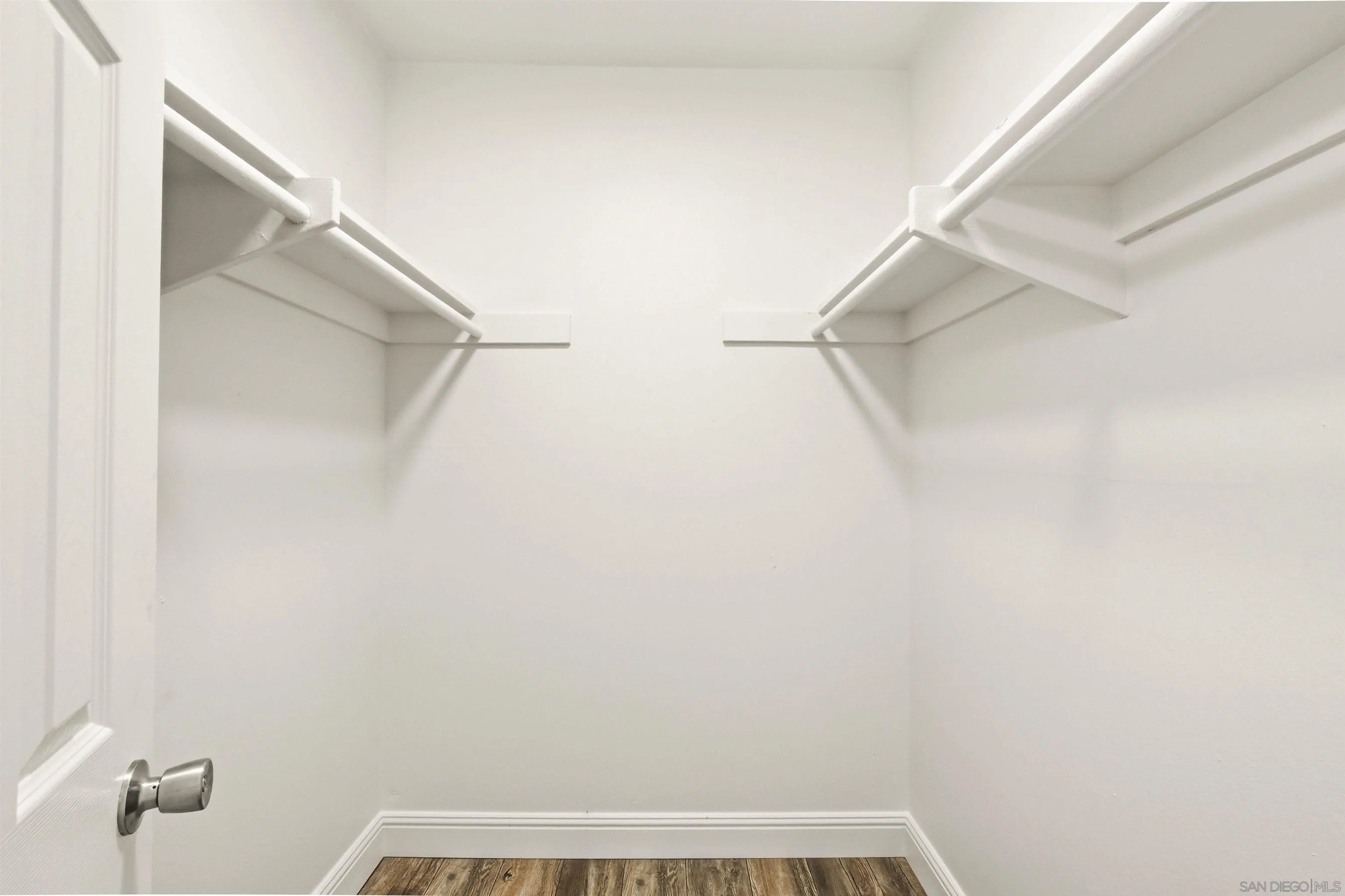 https://cdn.realtyfeed.com/cdn/127/260019004/7908a6bd52bcd626d8f500c7415318fd.webp