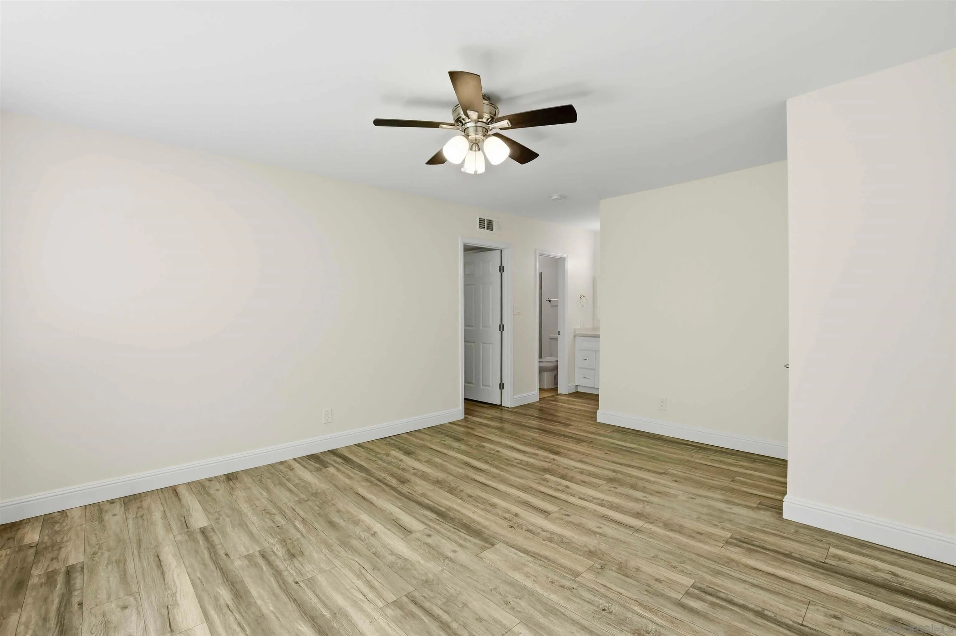 https://cdn.realtyfeed.com/cdn/127/260019004/c4fb64e746501864dcd625d1da2ceffd.webp