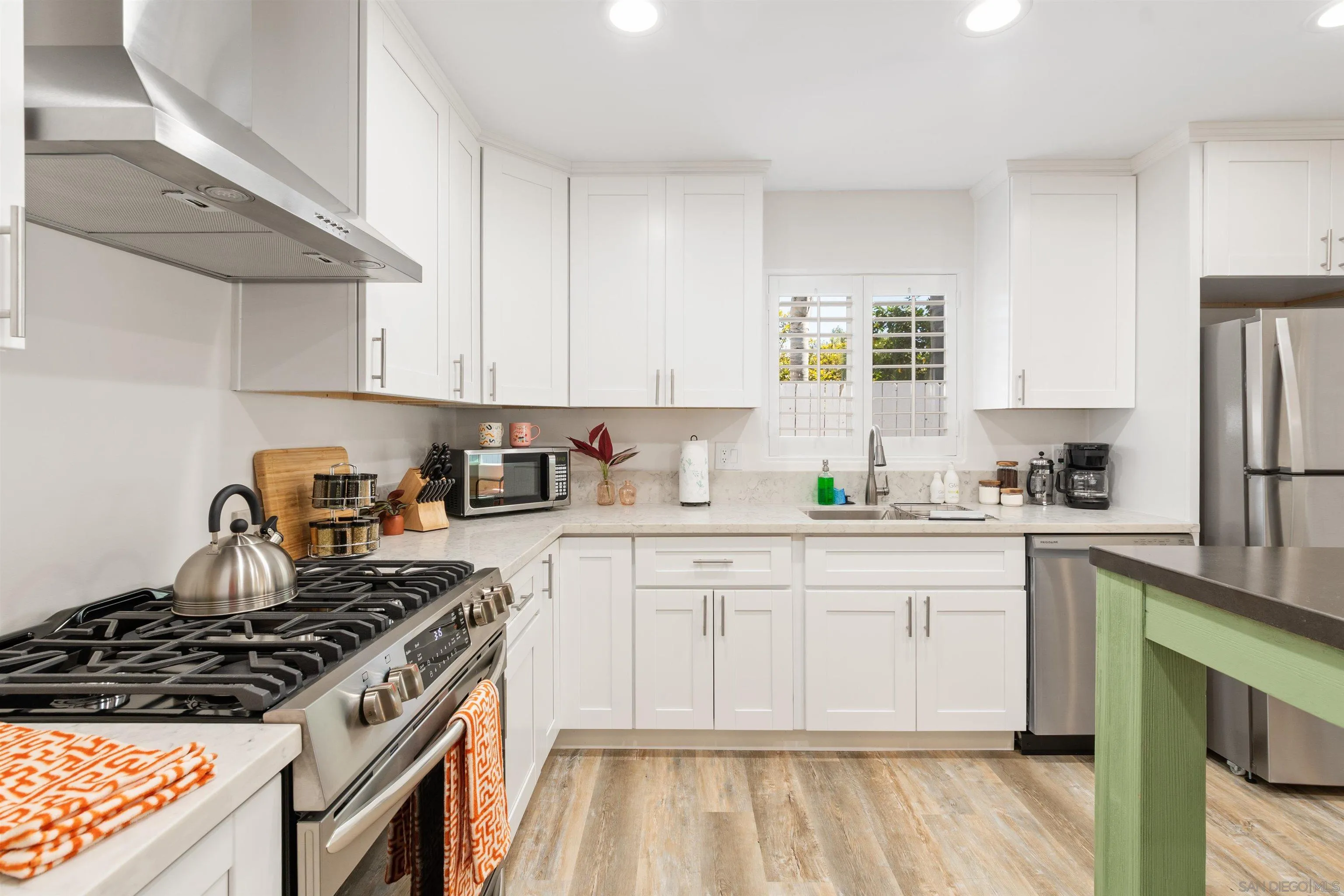 https://cdn.realtyfeed.com/cdn/127/260019013/6c3b92411ee71ed7b16d25ae0b96da81.webp