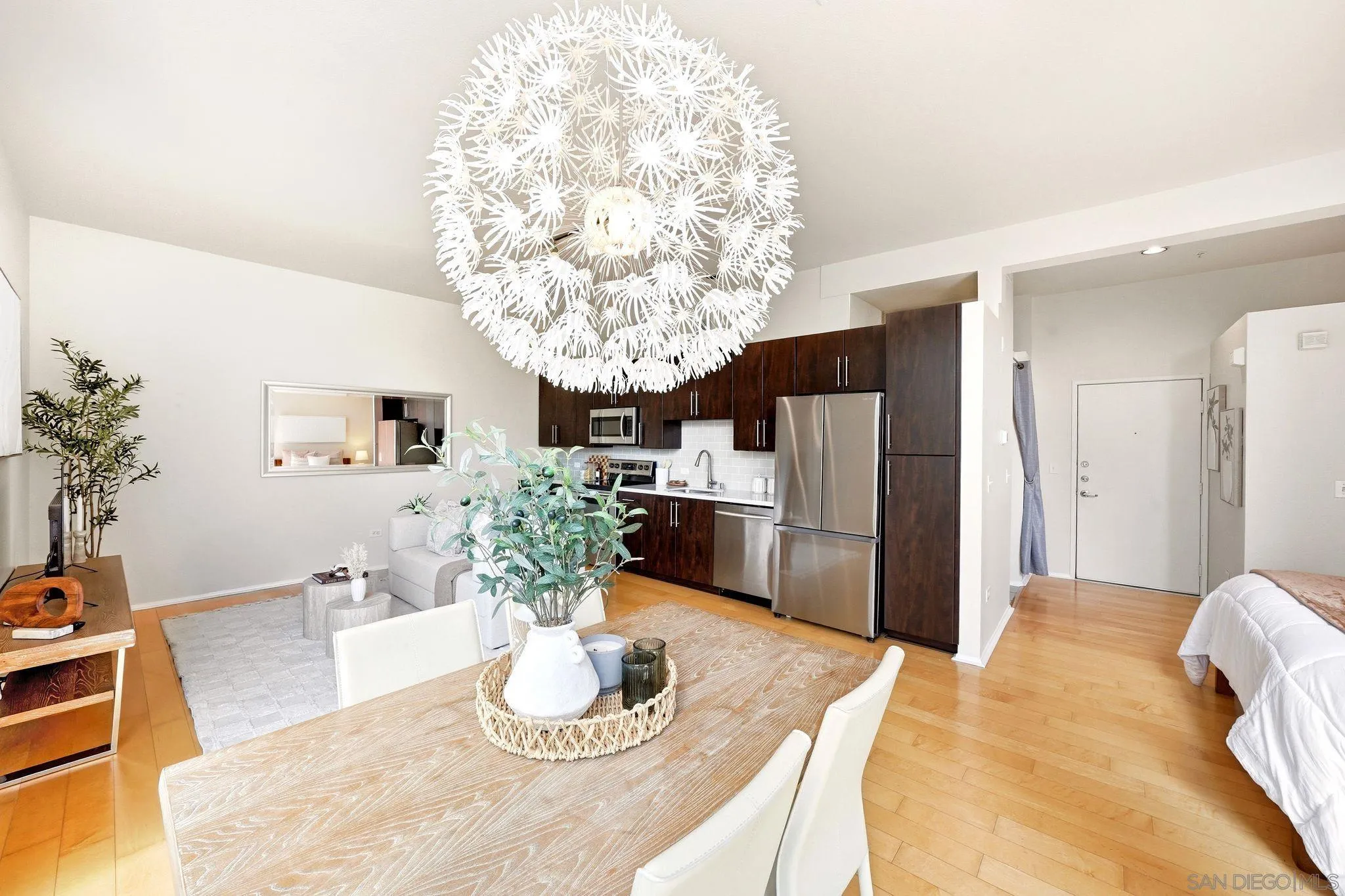 https://cdn.realtyfeed.com/cdn/127/260019016/37b1d3b0cb490a7fe821761913f78a42.webp