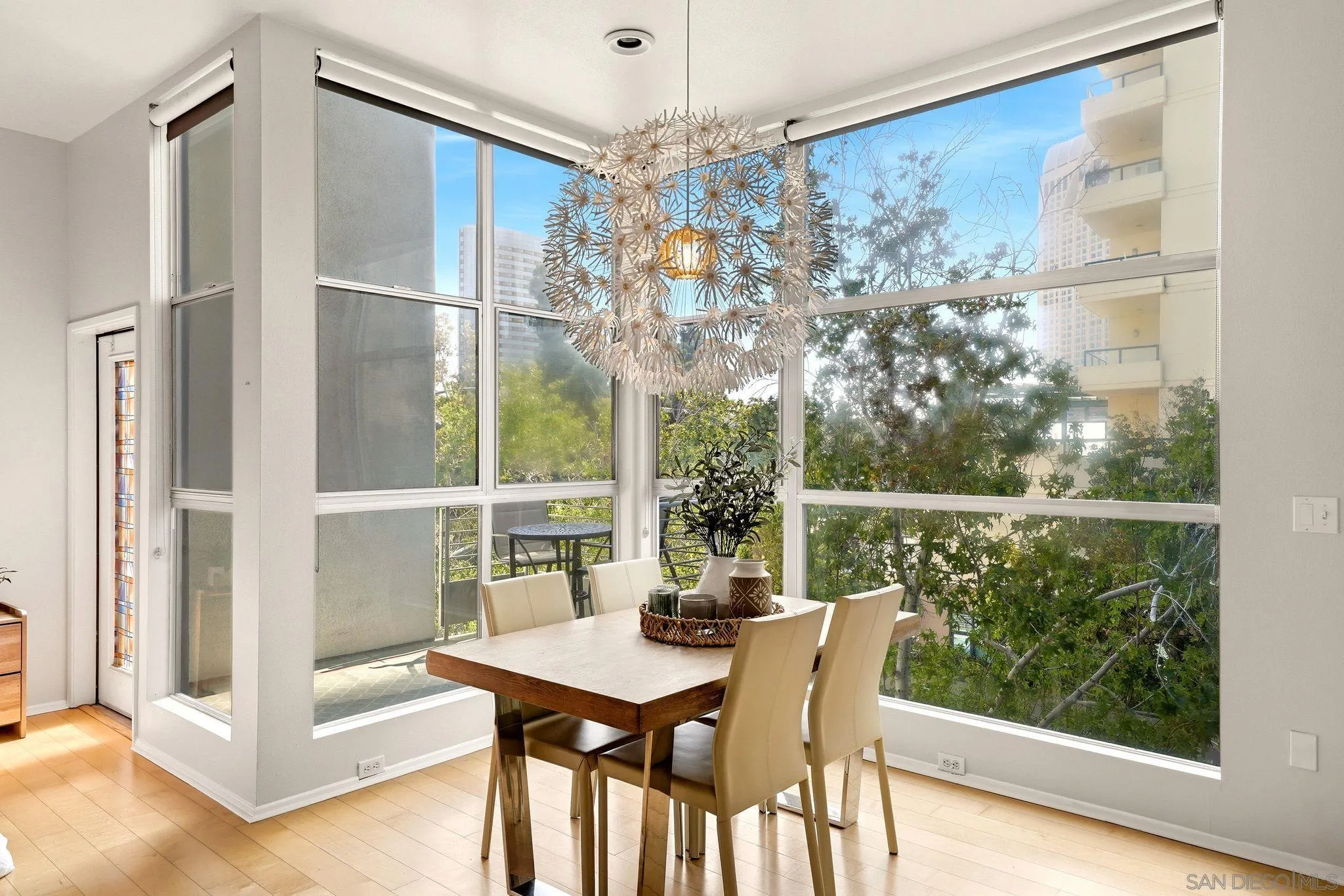 https://cdn.realtyfeed.com/cdn/127/260019016/43651b5f2b734c478e1ff411a6f15206.webp