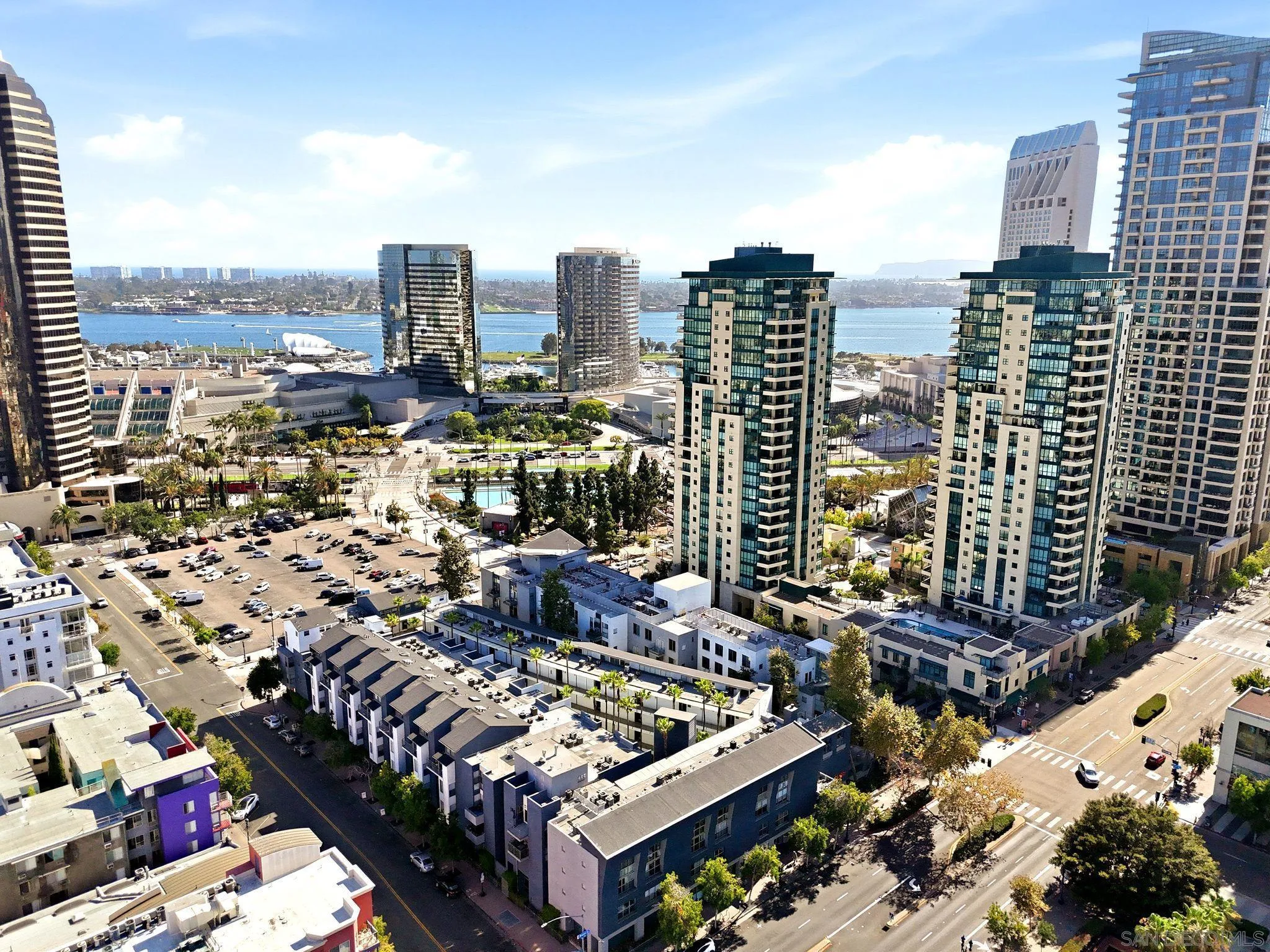 https://cdn.realtyfeed.com/cdn/127/260019016/54459aa6253afb5a10b6bba00c9d821b.webp