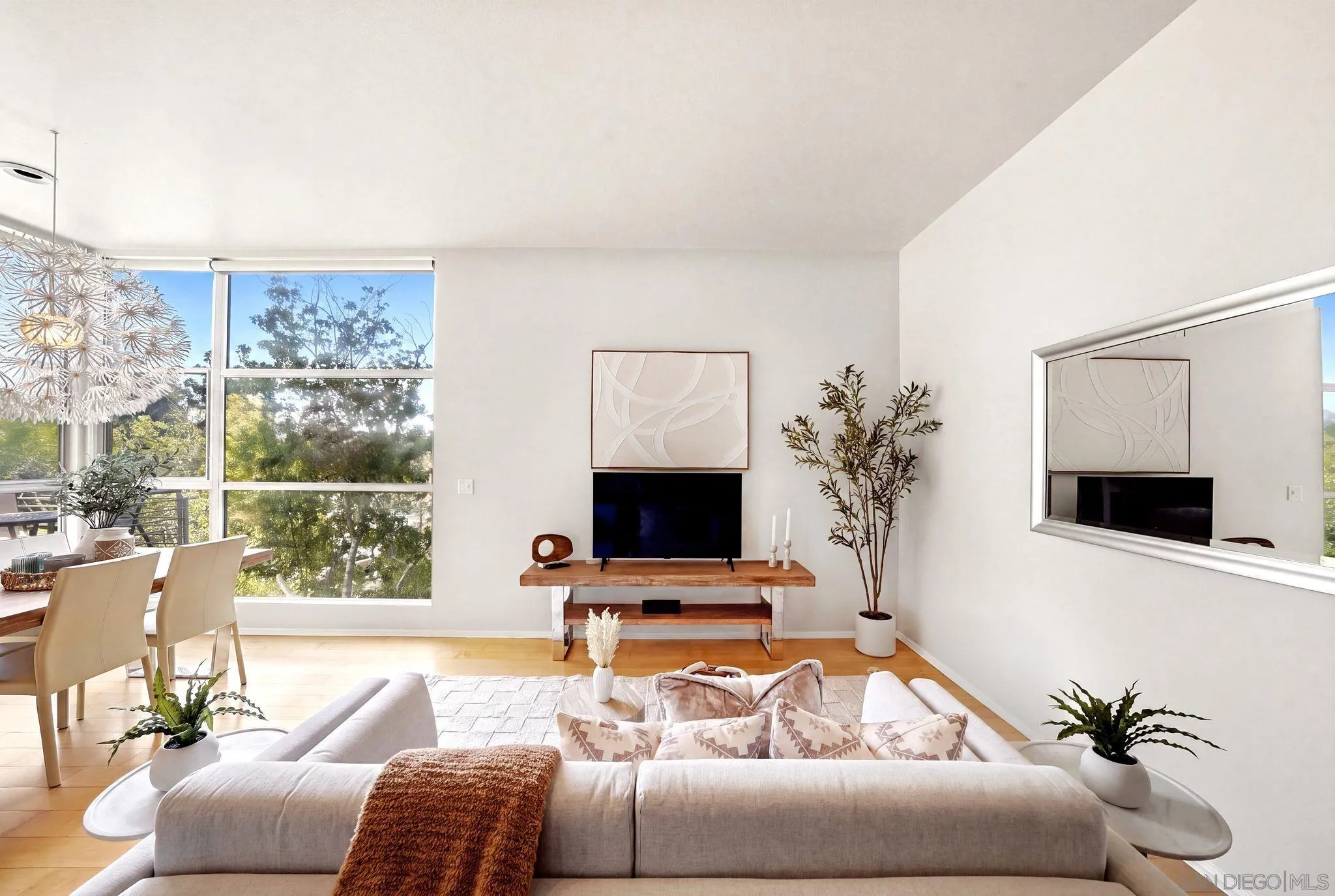https://cdn.realtyfeed.com/cdn/127/260019016/aa672b313321c92c983003c242094188.webp