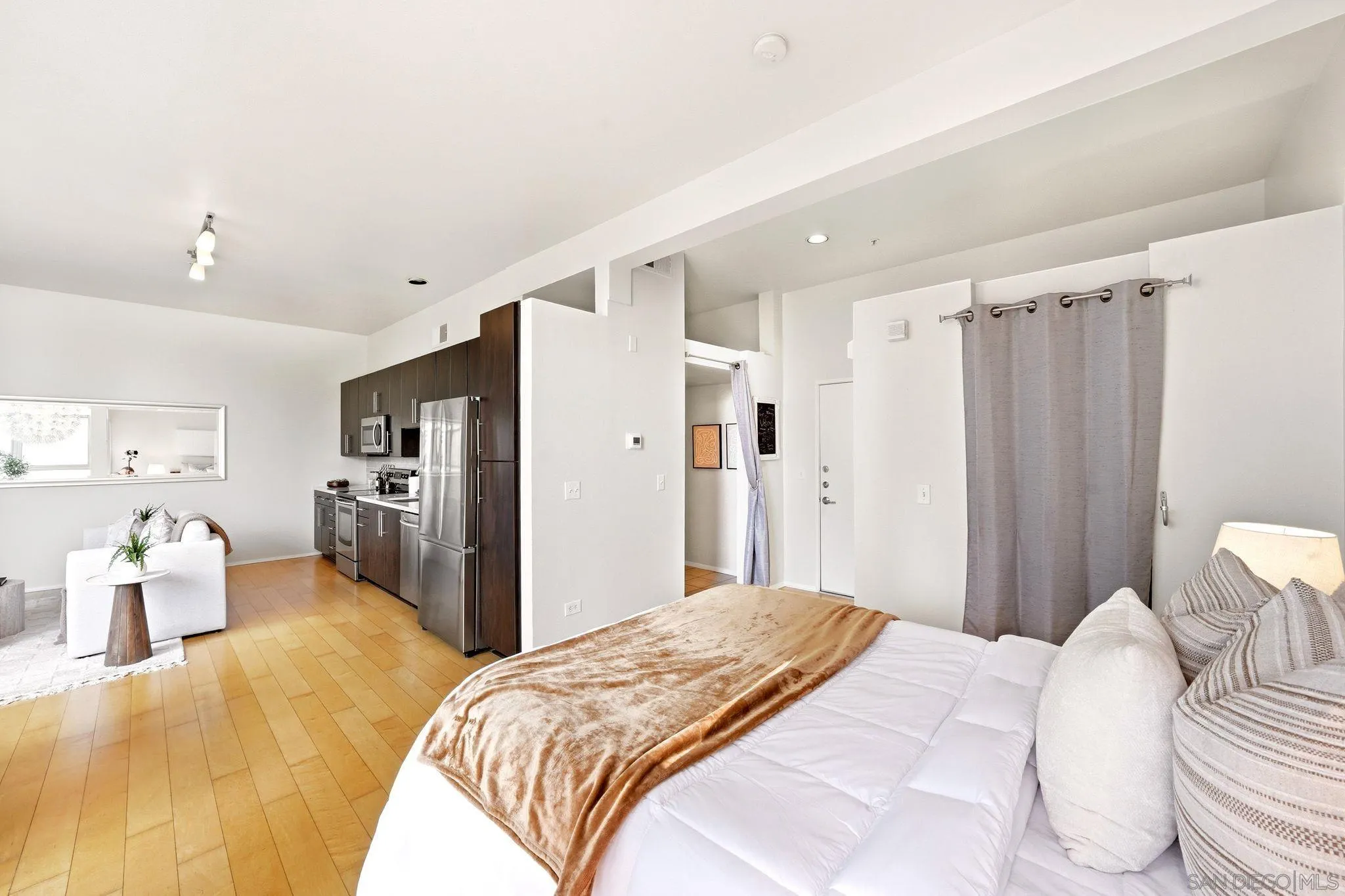 https://cdn.realtyfeed.com/cdn/127/260019016/e9aca29312fb134b09daa3cb82663c40.webp