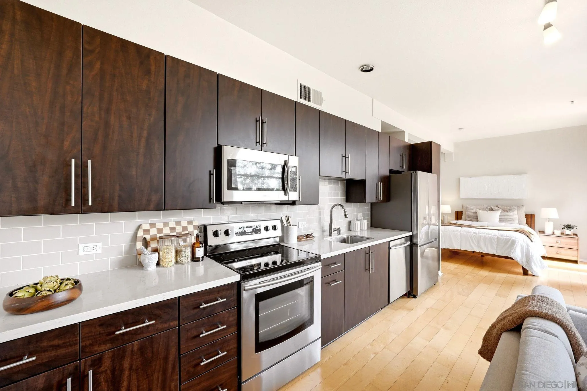 https://cdn.realtyfeed.com/cdn/127/260019016/e9d7a88689ea90c31a10c25c347dbc31.webp
