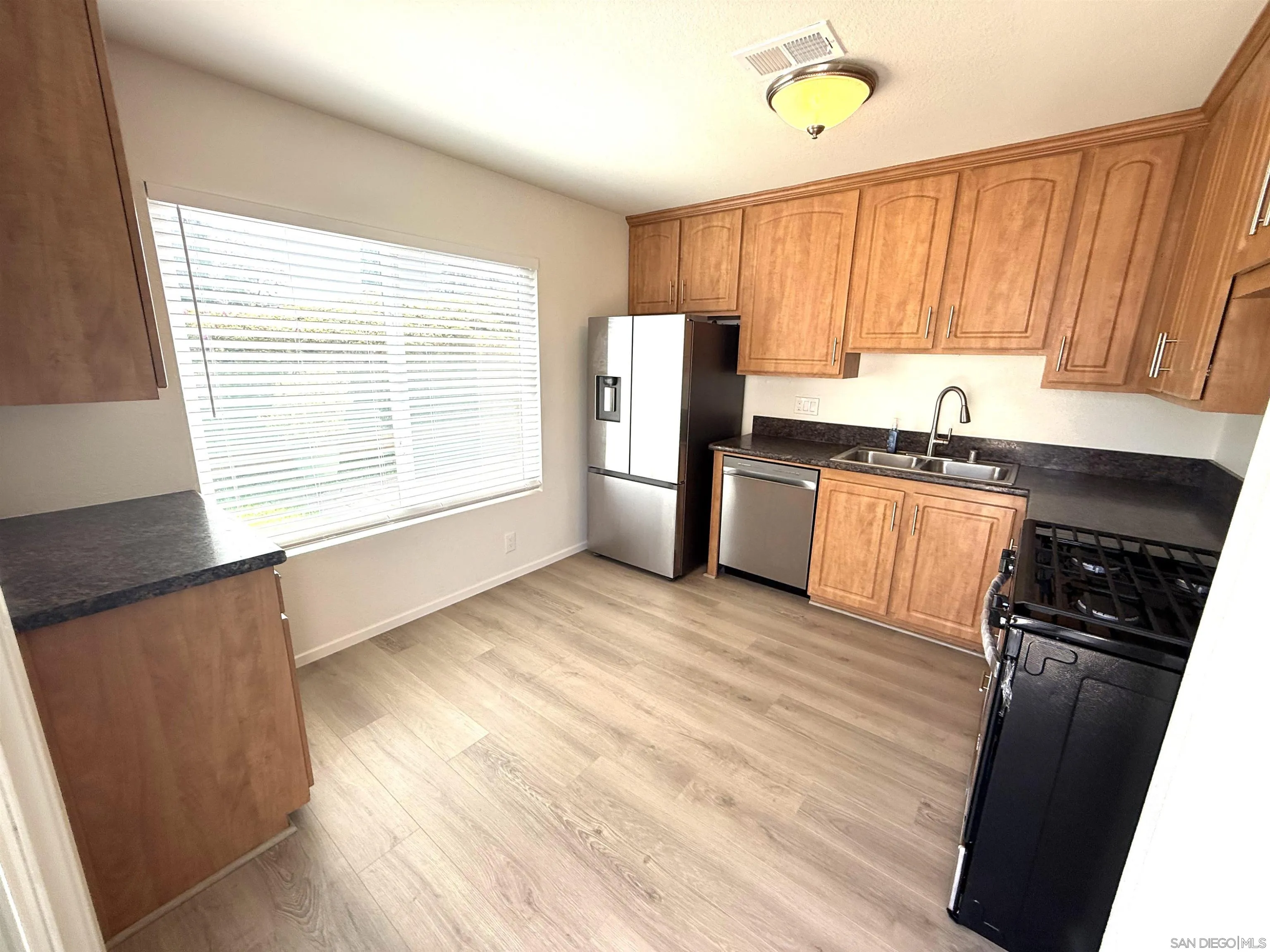 https://cdn.realtyfeed.com/cdn/127/260019020/296afceb7c9a4104cf37402f85931ad7.webp