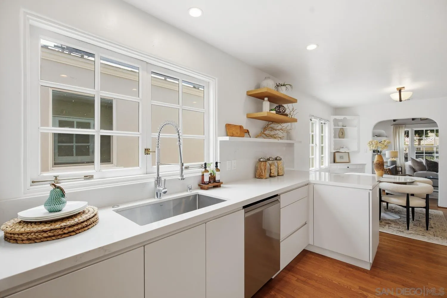 https://cdn.realtyfeed.com/cdn/127/260019022/3165ecbbdfade46bc01215b5a1b97b49.webp