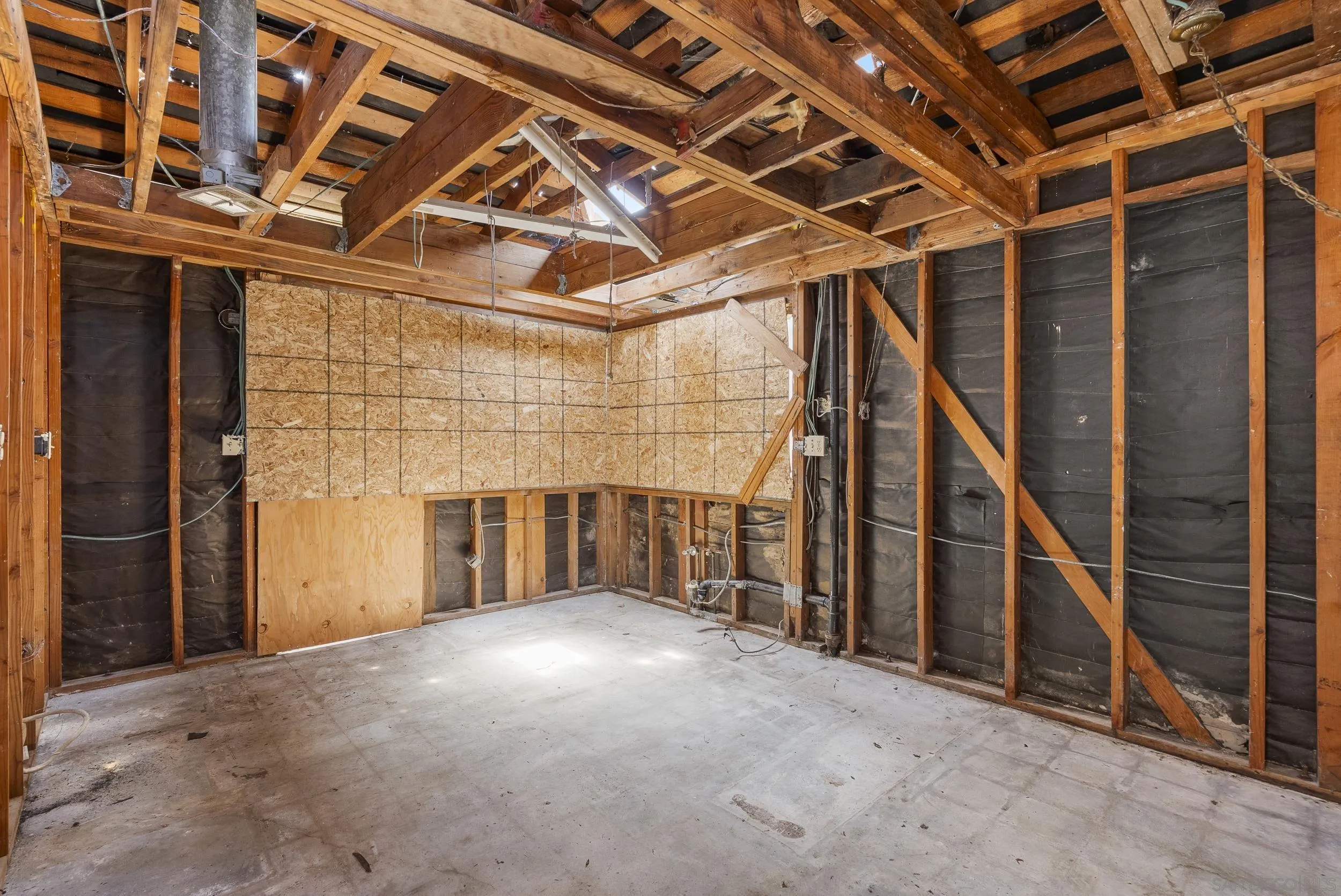 https://cdn.realtyfeed.com/cdn/127/260019025/27584f9b8823969bbf66d5afd57bd985.webp