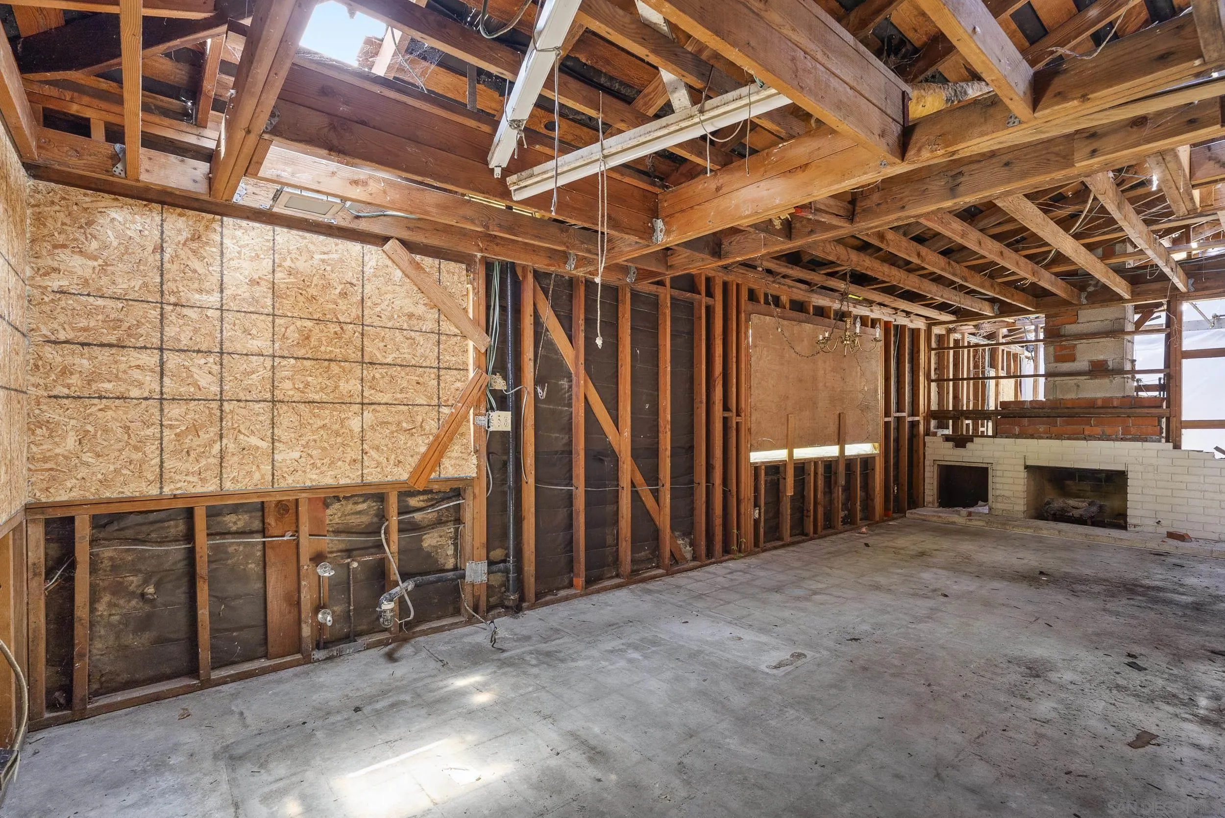 https://cdn.realtyfeed.com/cdn/127/260019025/2d159547e8491fc3032f9a4cb0438969.webp