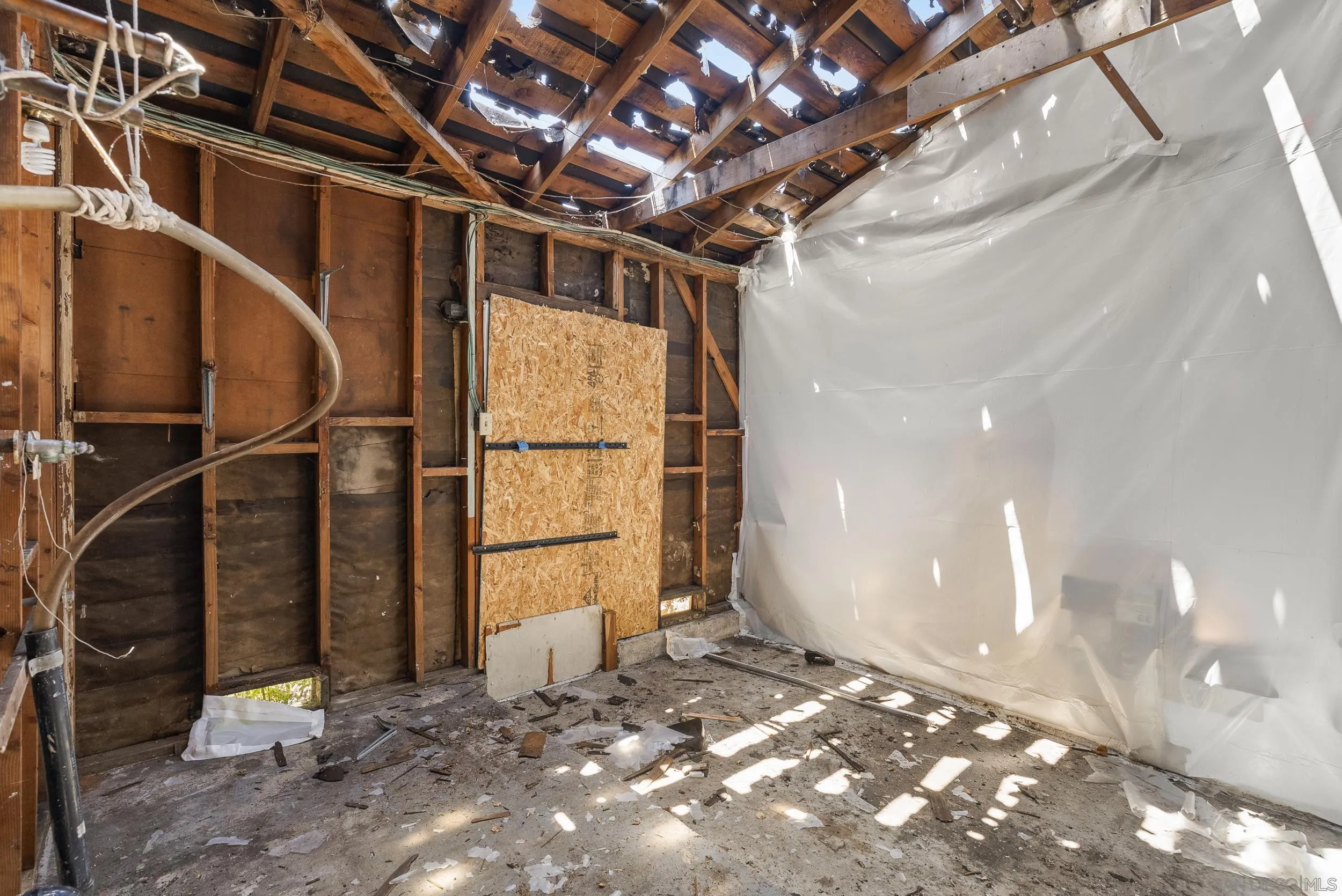 https://cdn.realtyfeed.com/cdn/127/260019025/310f595b1035ef4f8fc43fa51a1103fd.webp