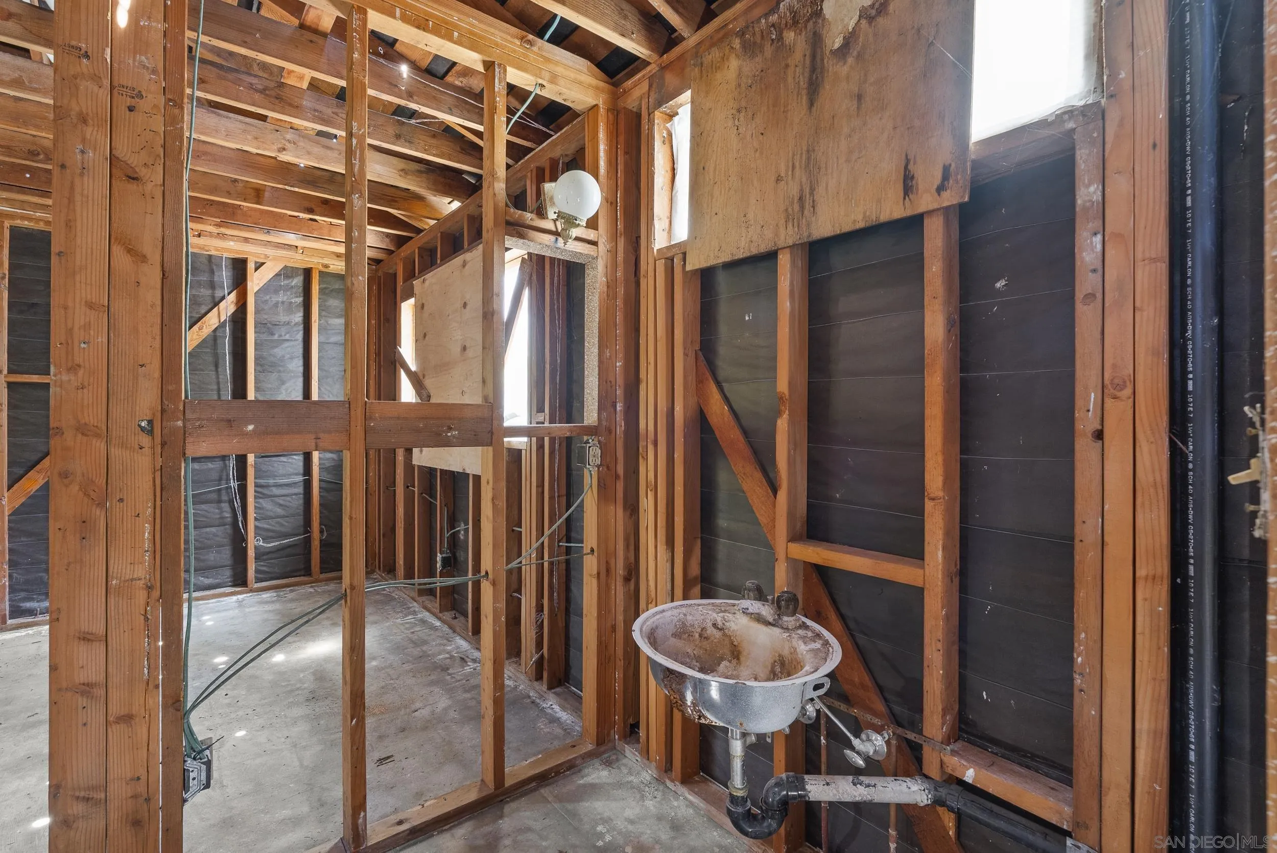 https://cdn.realtyfeed.com/cdn/127/260019025/66c176ee480a7b8f7bab592eeee15149.webp