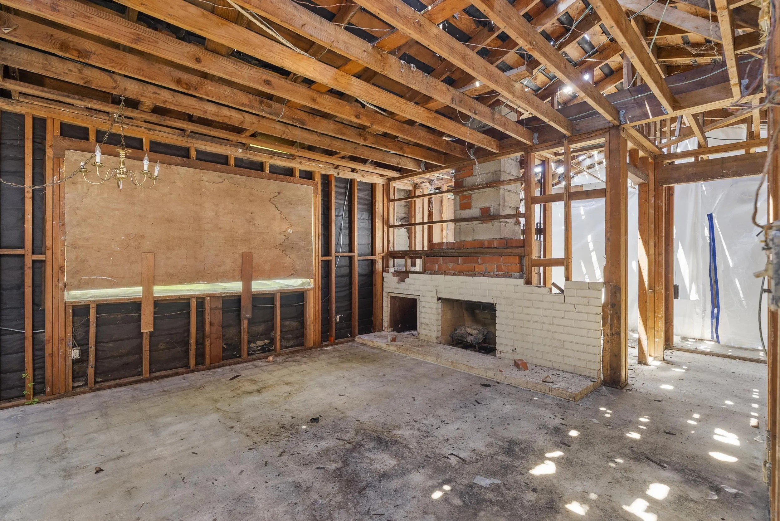 https://cdn.realtyfeed.com/cdn/127/260019025/761729bcc4b00086433636ab88d33acd.webp