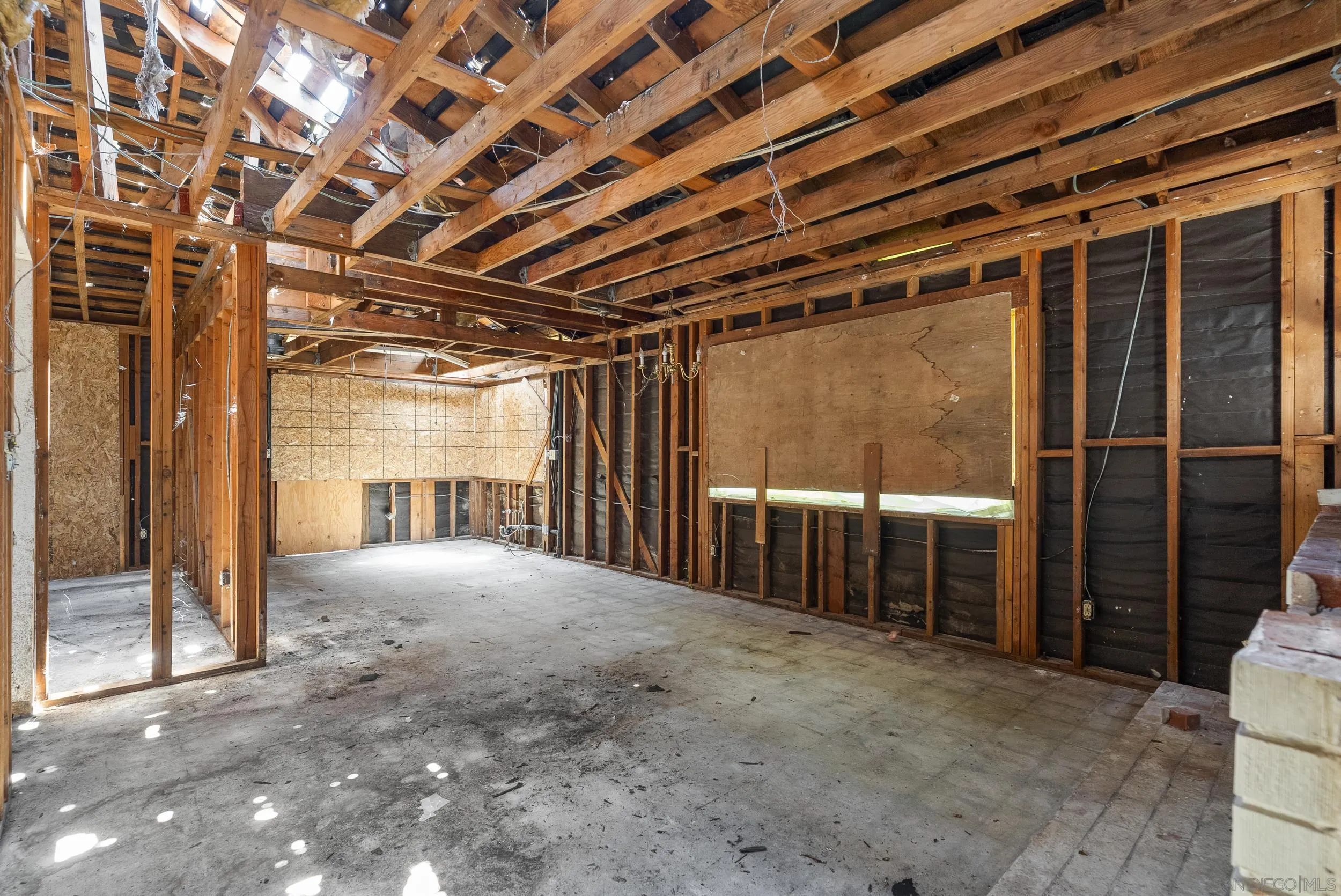 https://cdn.realtyfeed.com/cdn/127/260019025/872509513d7137808411e7504588347c.webp