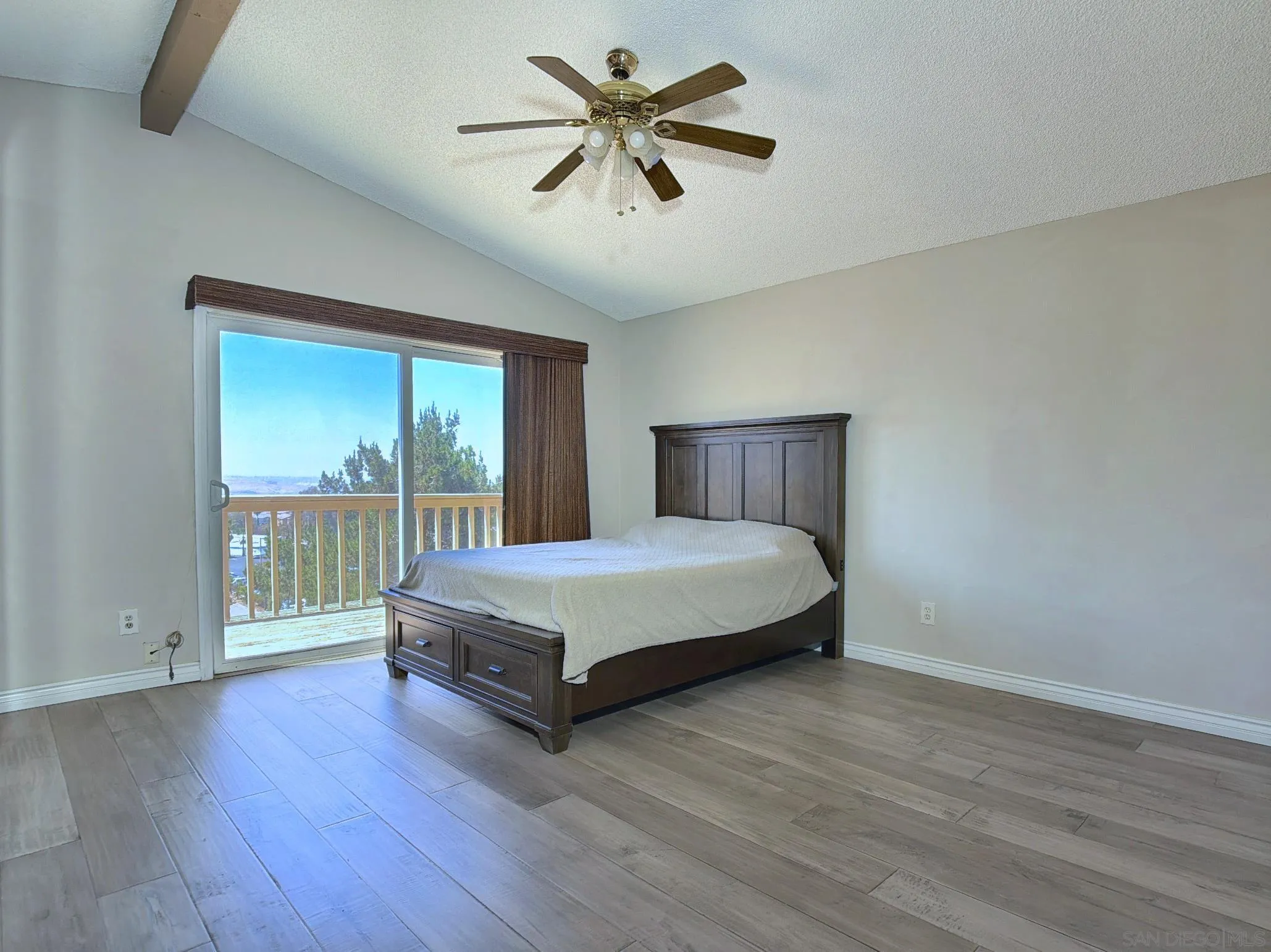 https://cdn.realtyfeed.com/cdn/127/260019028/095bd772f29f33a89a46ecf19c42cf37.webp