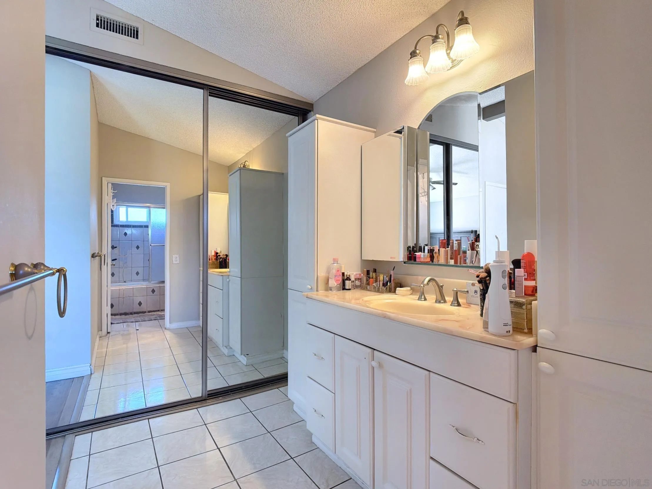 https://cdn.realtyfeed.com/cdn/127/260019028/aee4a4e36c0a1556c8eb4d7e2615d731.webp