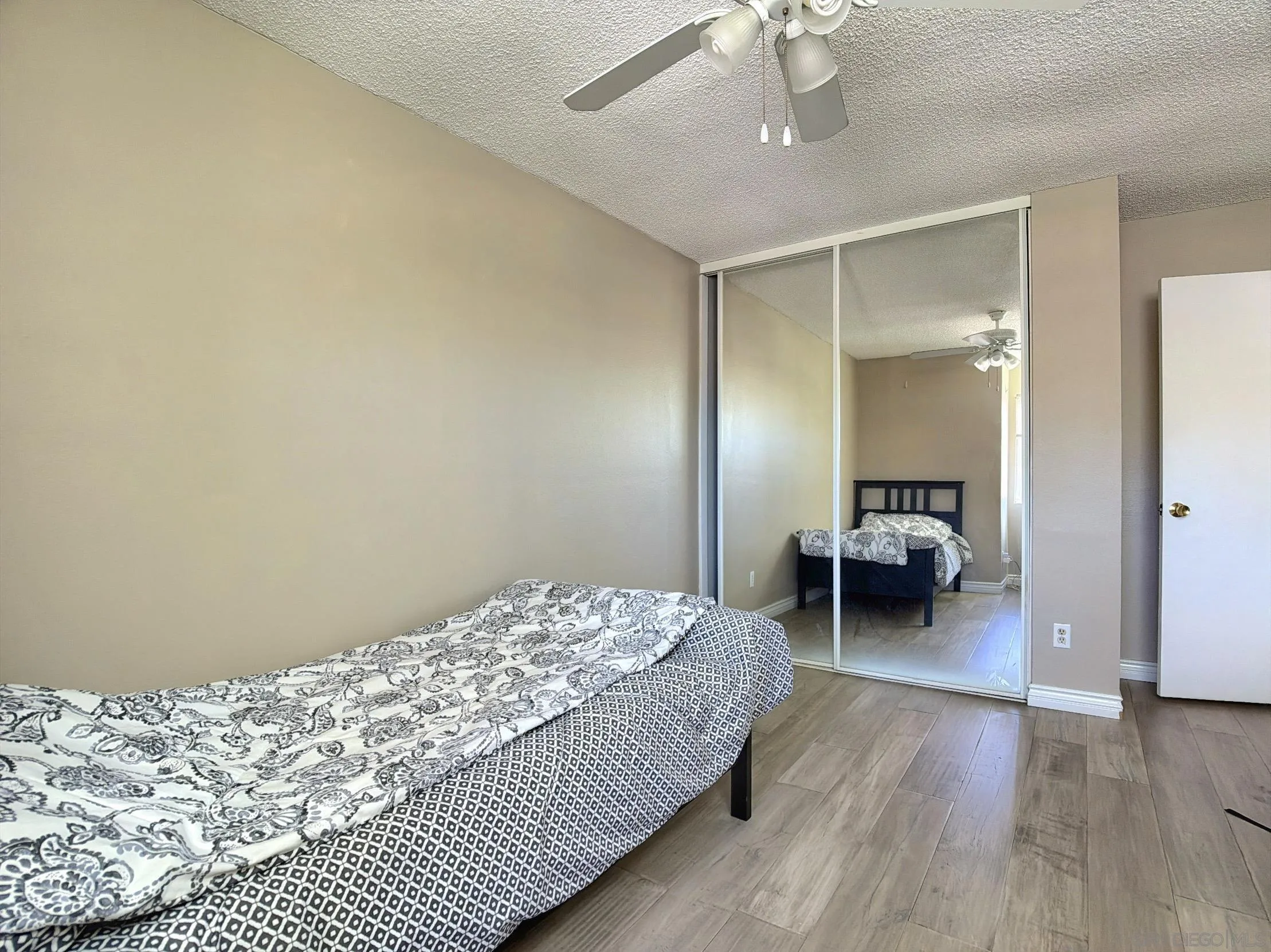 https://cdn.realtyfeed.com/cdn/127/260019028/b56e5ee75211f94cb54e3d586c2c6926.webp