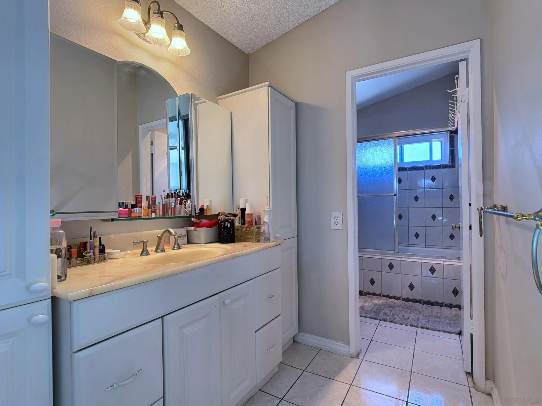 https://cdn.realtyfeed.com/cdn/127/260019028/ca5ae41c8af0af02cdb8bb29beacf9bd.webp