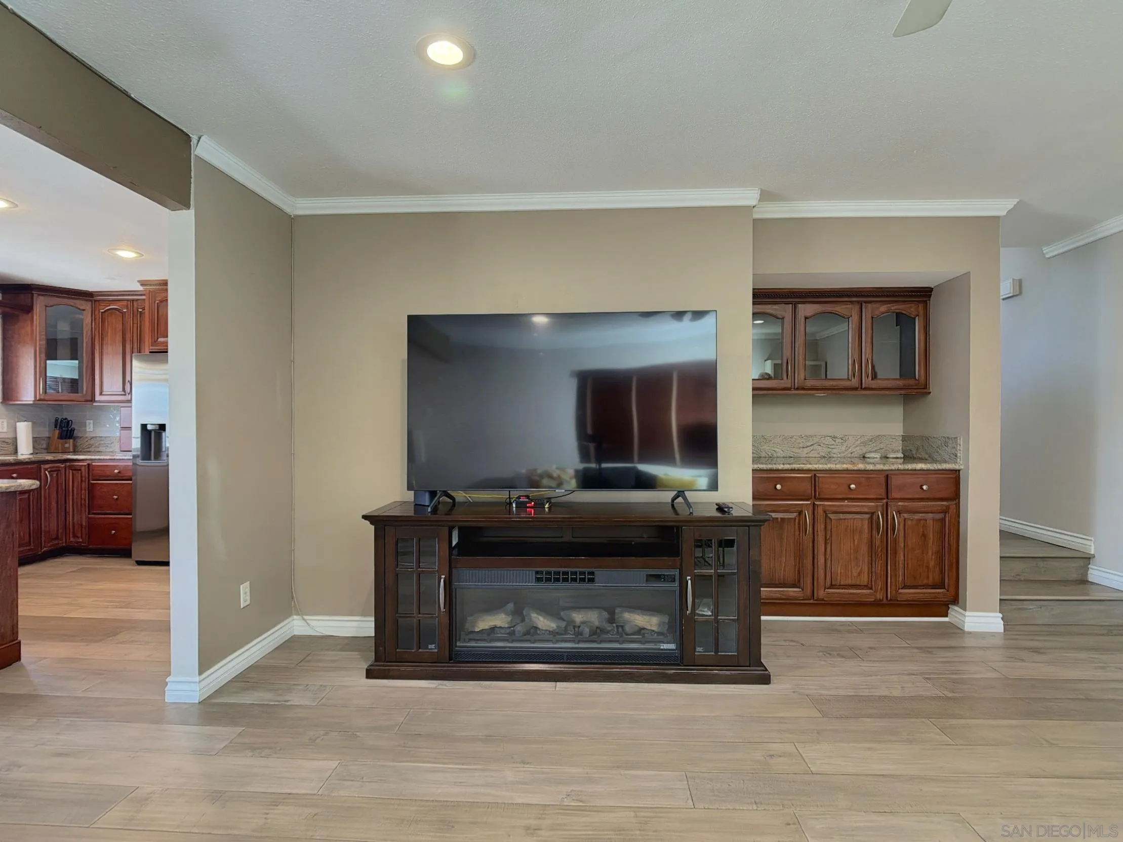 https://cdn.realtyfeed.com/cdn/127/260019028/f0e0378c5a300d00f2a122e1b981c67f.webp
