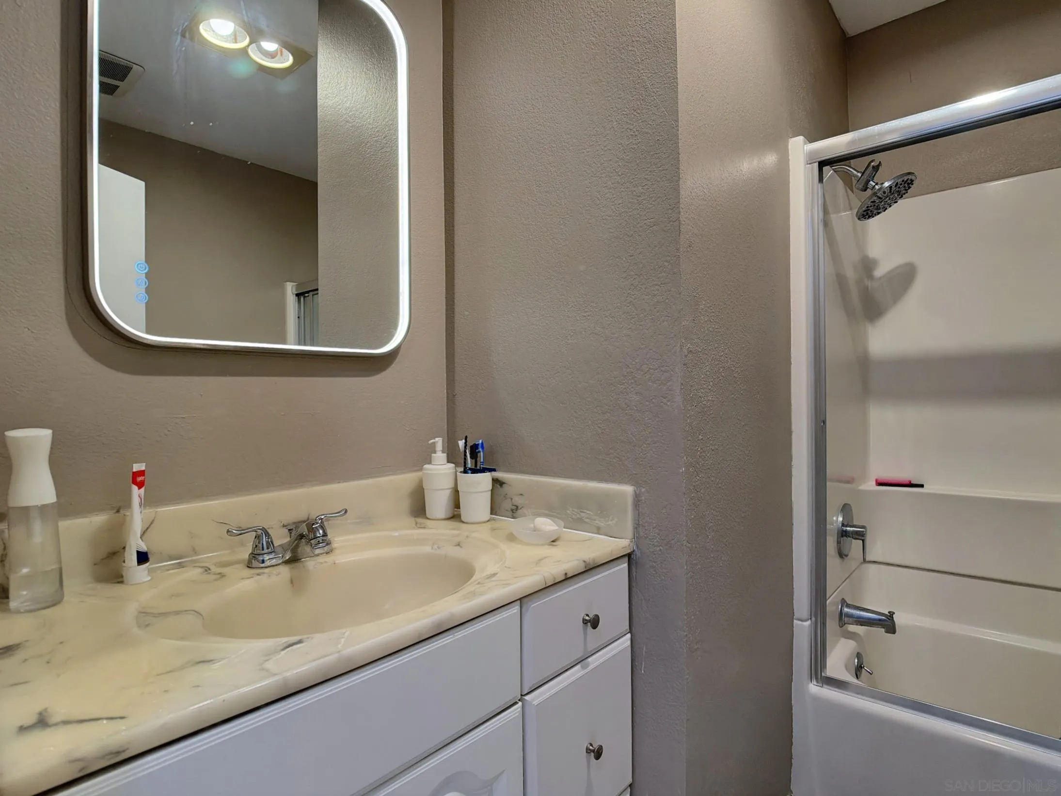 https://cdn.realtyfeed.com/cdn/127/260019028/f0fff68118fd517ec3f83571f3e819b8.webp