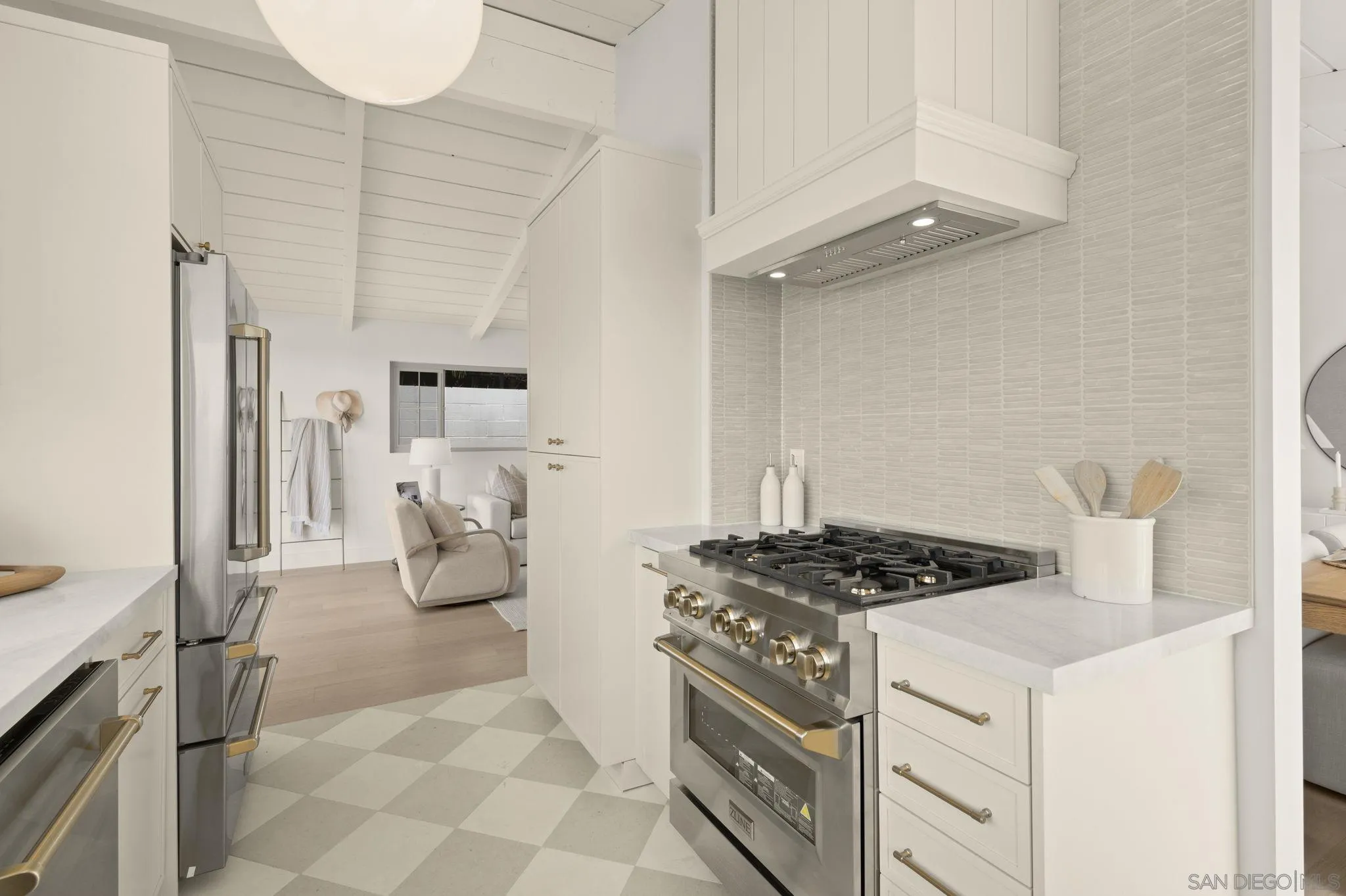 https://cdn.realtyfeed.com/cdn/127/260019032/6f69a96db566294fe023f54717620d38.webp