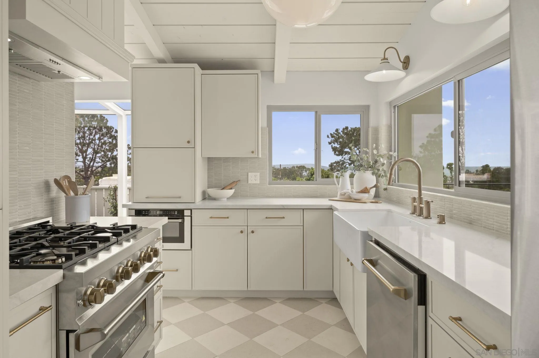 https://cdn.realtyfeed.com/cdn/127/260019032/a23c88c7802abbc0879eee3093fedfce.webp