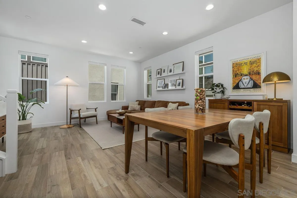 https://cdn.realtyfeed.com/cdn/127/260019034/2d799a84c4d2a97a1be0e9039e1cff69.webp