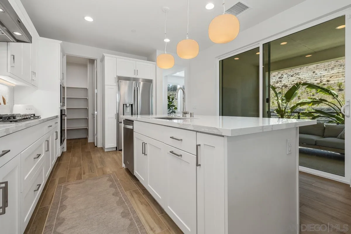 https://cdn.realtyfeed.com/cdn/127/260019034/6f7f7a78f6fc5e218bcd144b591fa561.webp