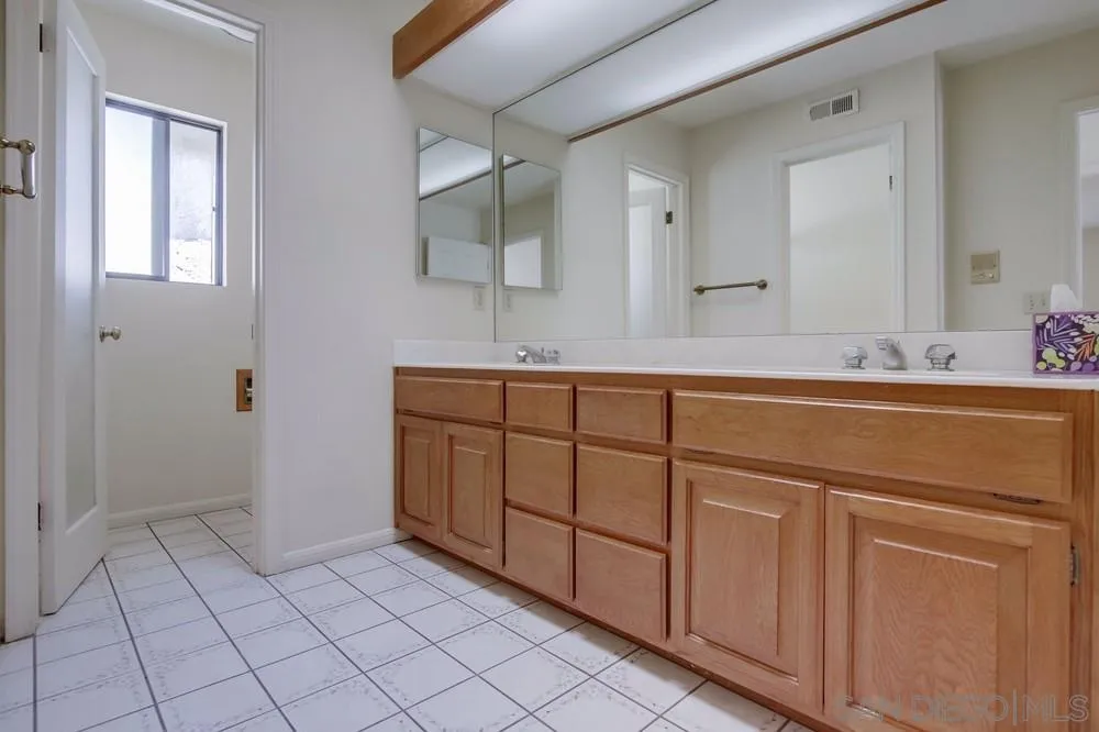 https://cdn.realtyfeed.com/cdn/127/260019040/0f471059e20e6e509feeed47e1cbeeaf.webp