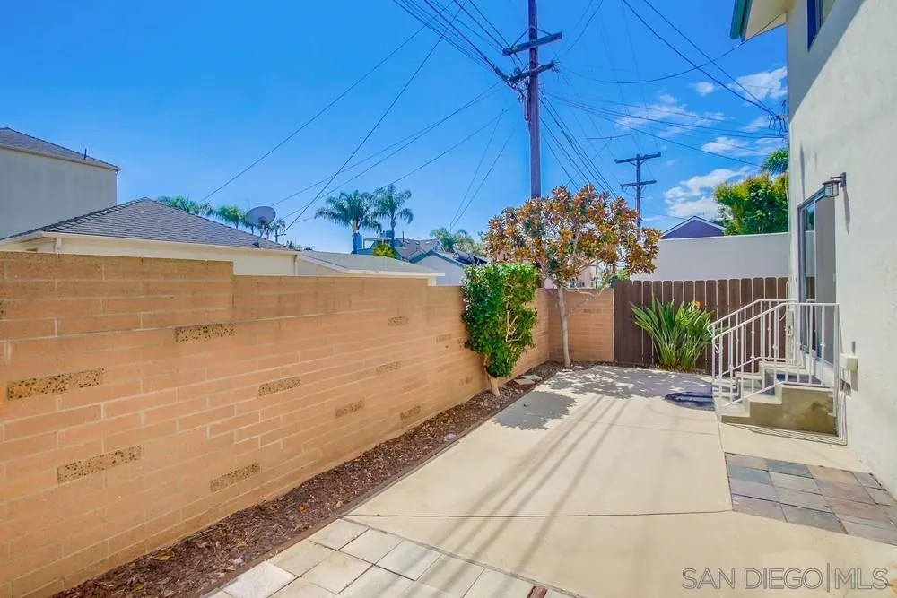 https://cdn.realtyfeed.com/cdn/127/260019040/4c7d918eb3fee1f68951f782399e6a80.webp