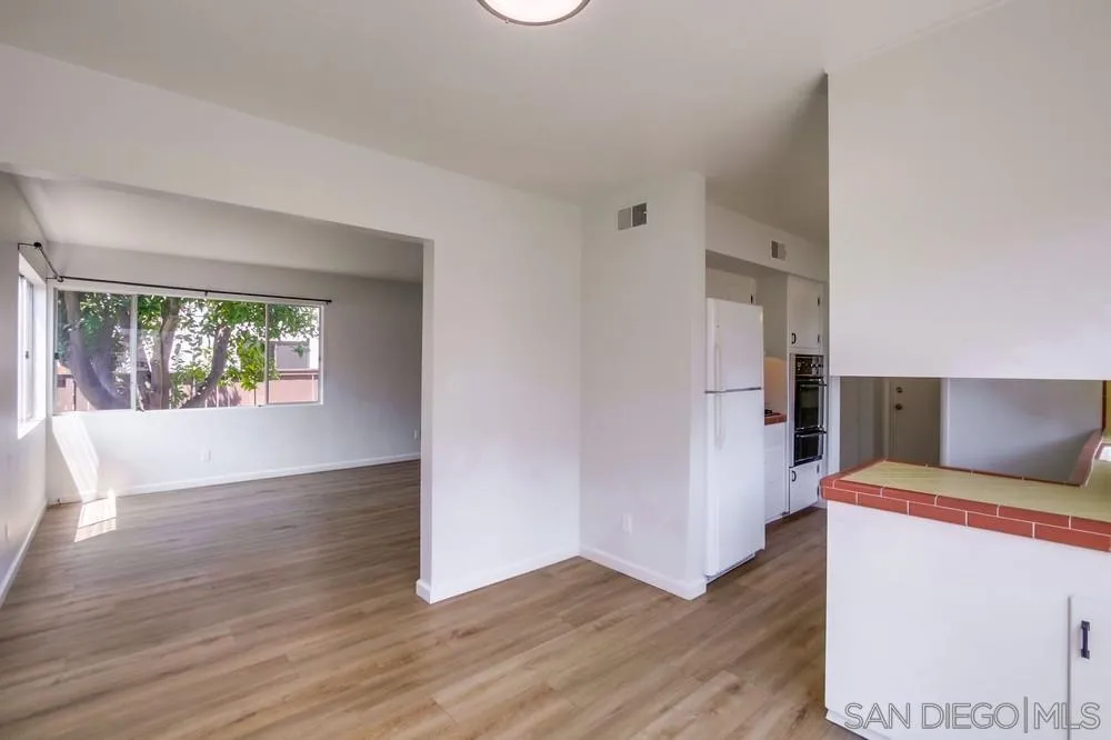 https://cdn.realtyfeed.com/cdn/127/260019040/6b3e5b16f51732f442396f53ebf2f2dd.webp