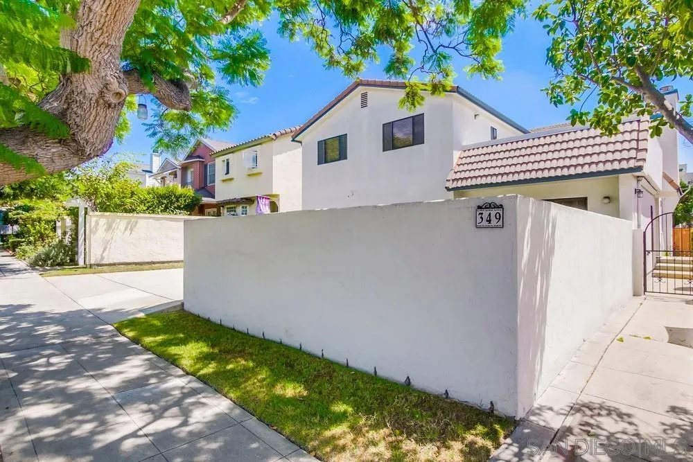 https://cdn.realtyfeed.com/cdn/127/260019040/8dbe903be32b54ef17c275188a28e5d9.webp