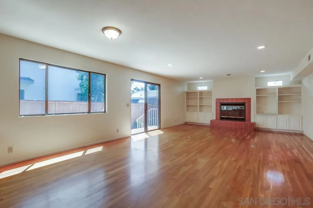 https://cdn.realtyfeed.com/cdn/127/260019040/cde366cb55480cc767a41a56fc885b8d.webp